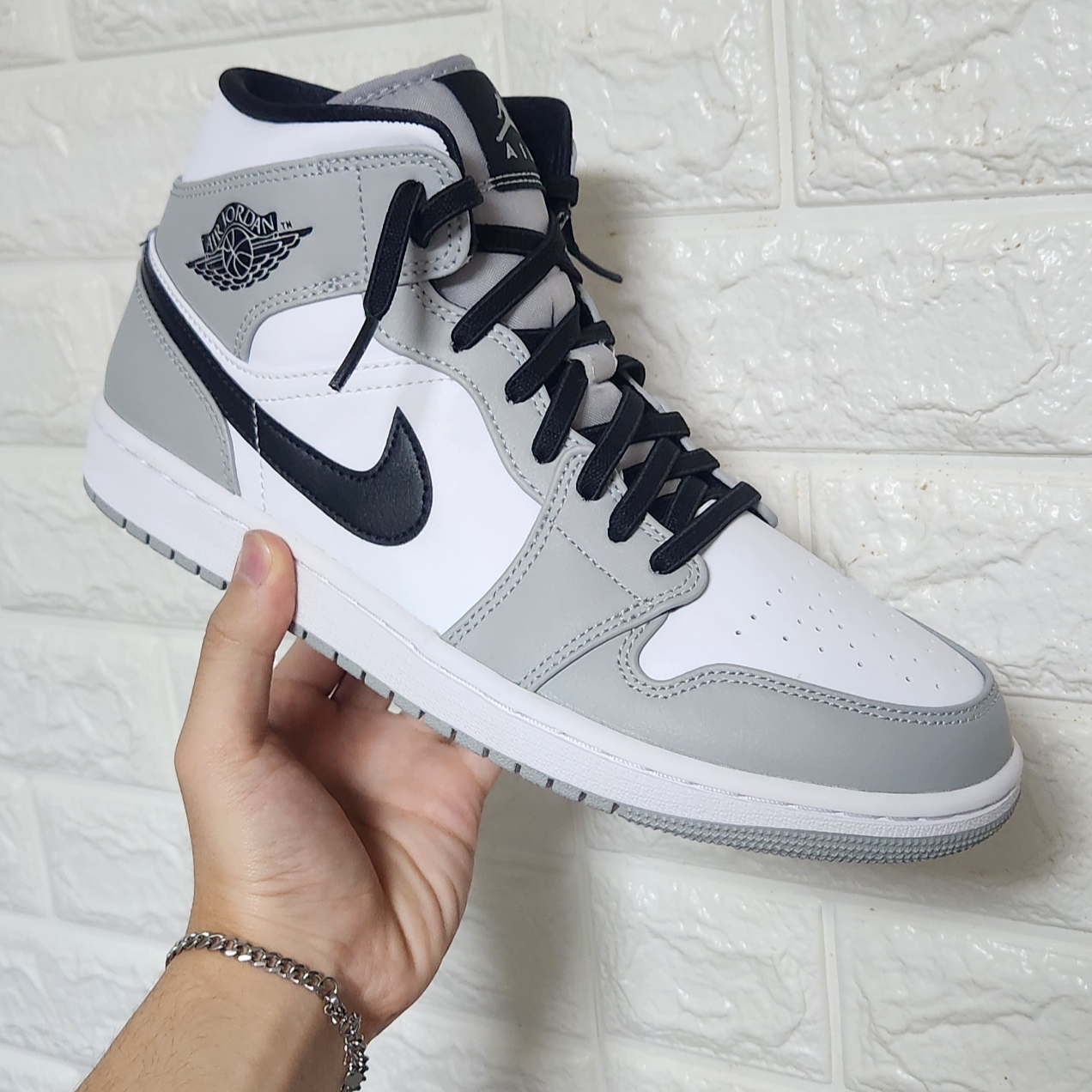Jordan 1 Mid Light Smoke Grey 착용 스타일