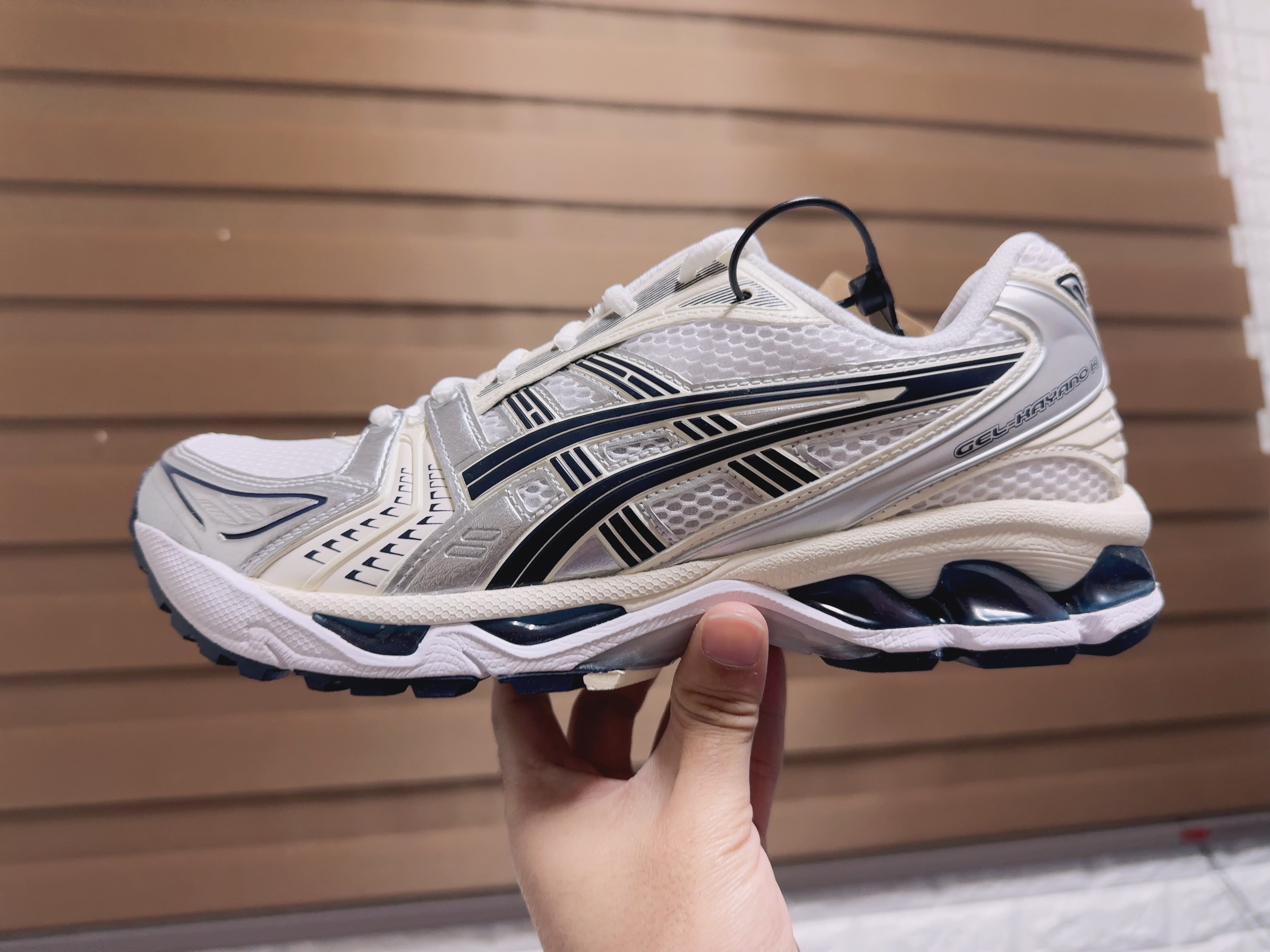 (W) Asics Gel-Kayano 14 White Midnight 착용 스타일 - 2