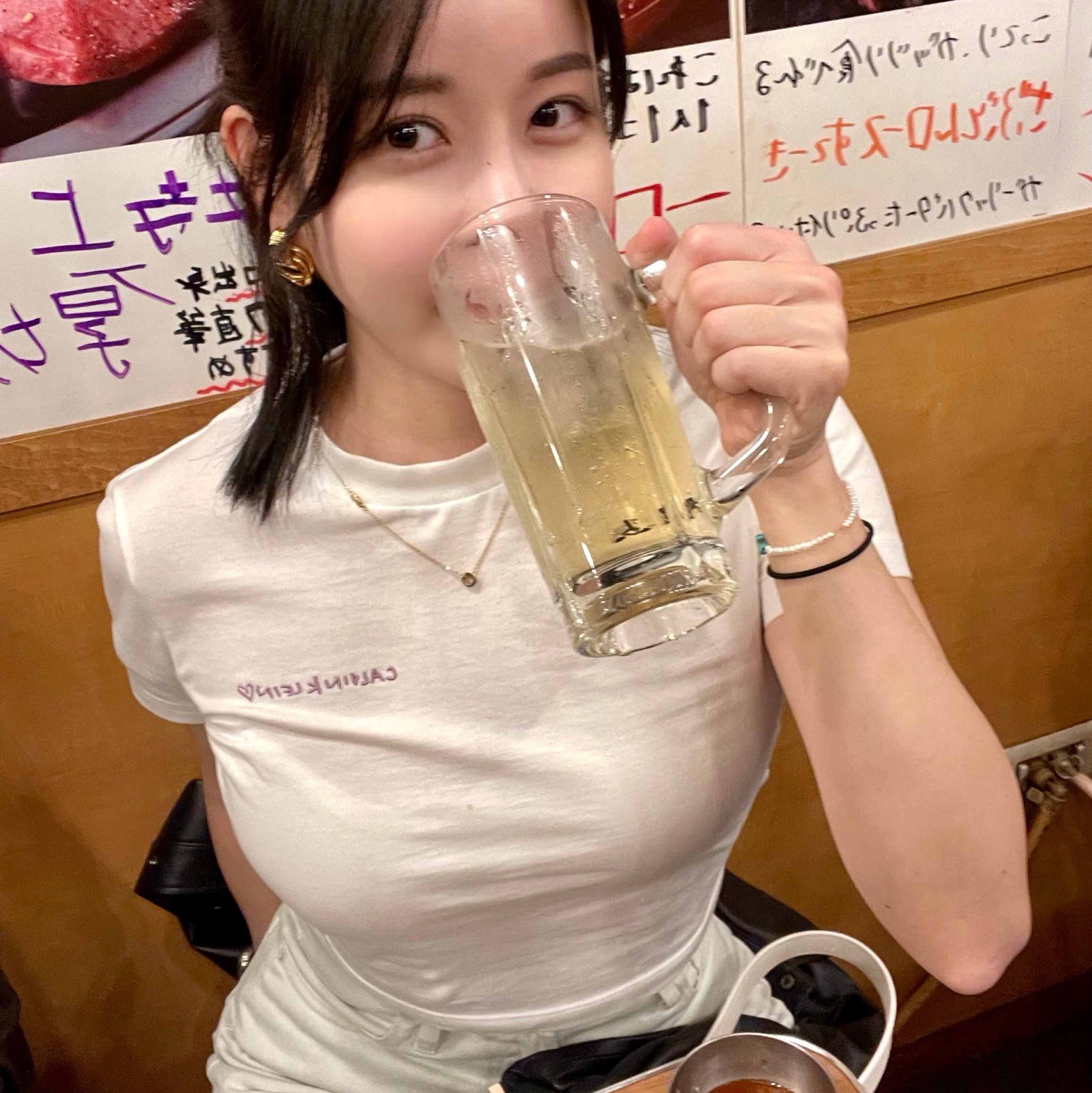 (W) Calvin Klein x Jennie Baby Fit Crop Short Sleeve T-Shirt White 착용 스타일