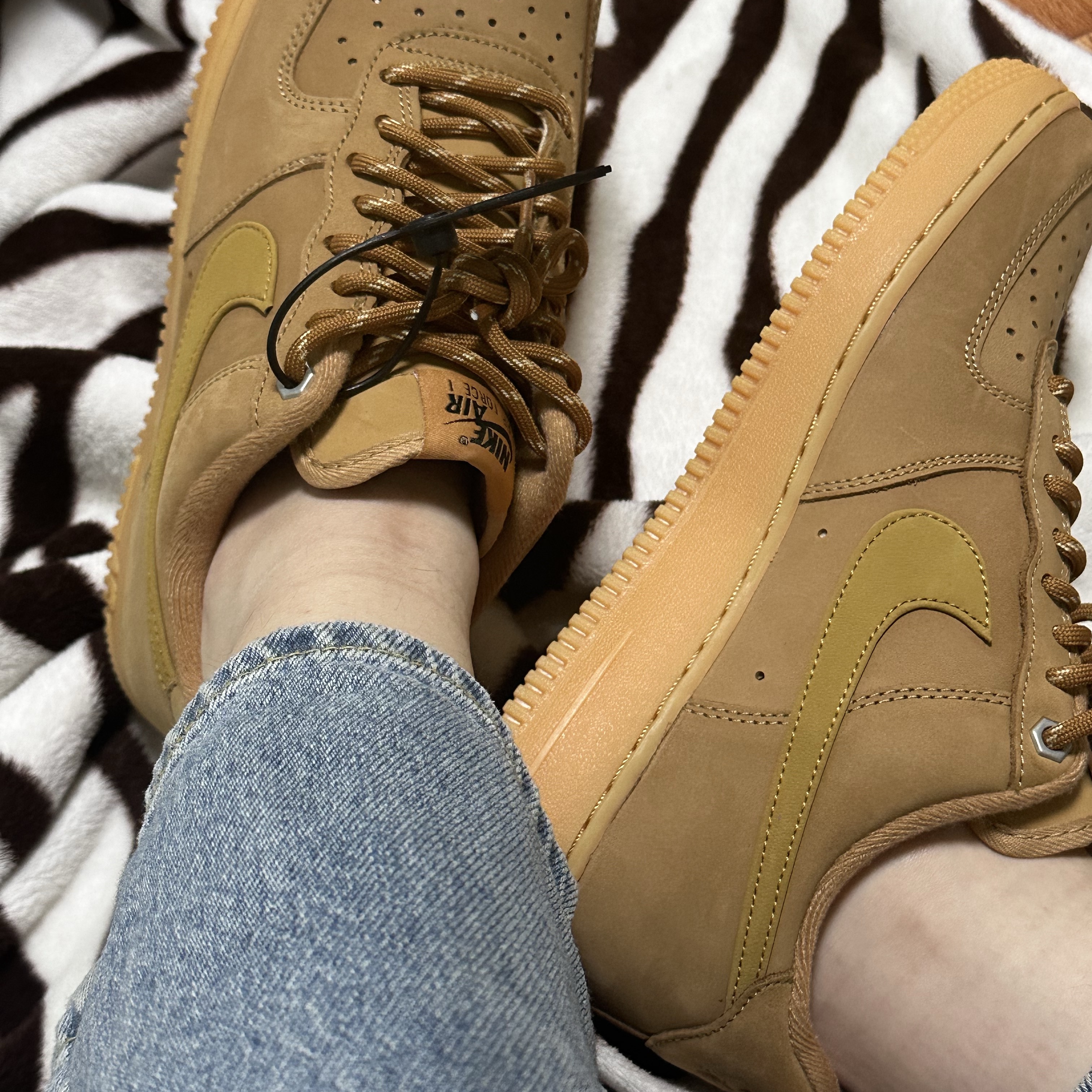 Nike Air Force 1 '07 WB Flax 착용 스타일