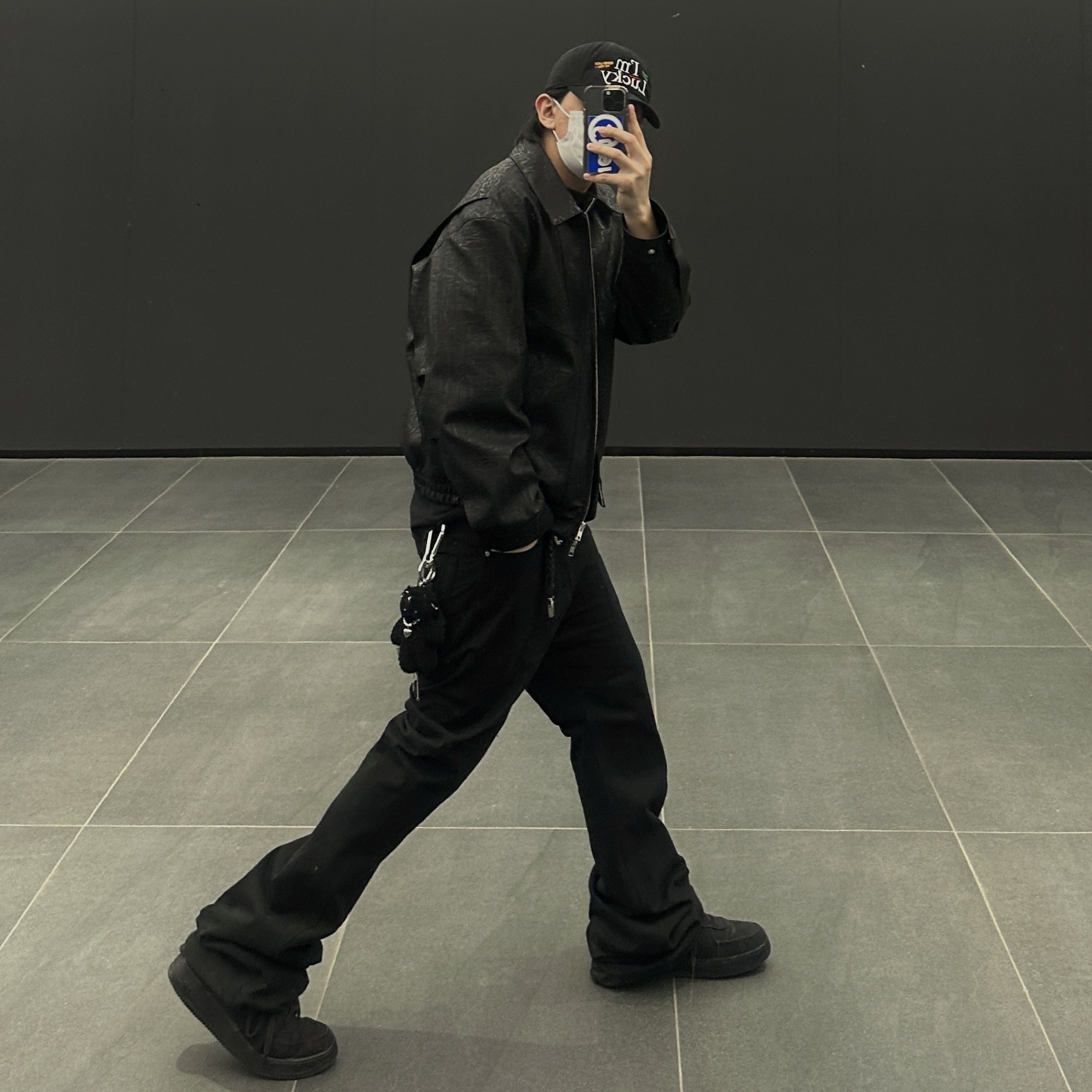Nike x Stussy Air Force 1 Low Triple Black, Human Made Military Card Case Black 착용 스타일 - 1