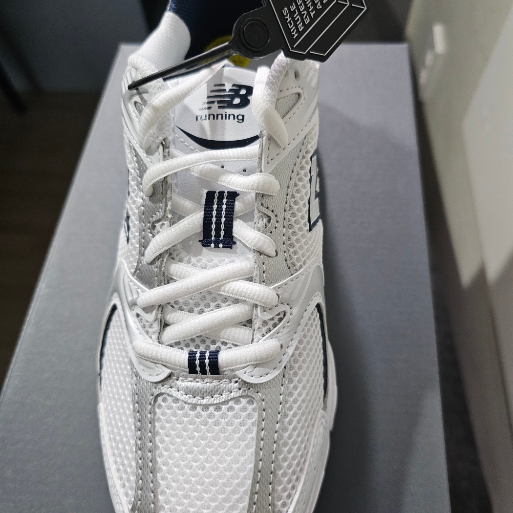 New Balance 530 White 착용 스타일 - 3
