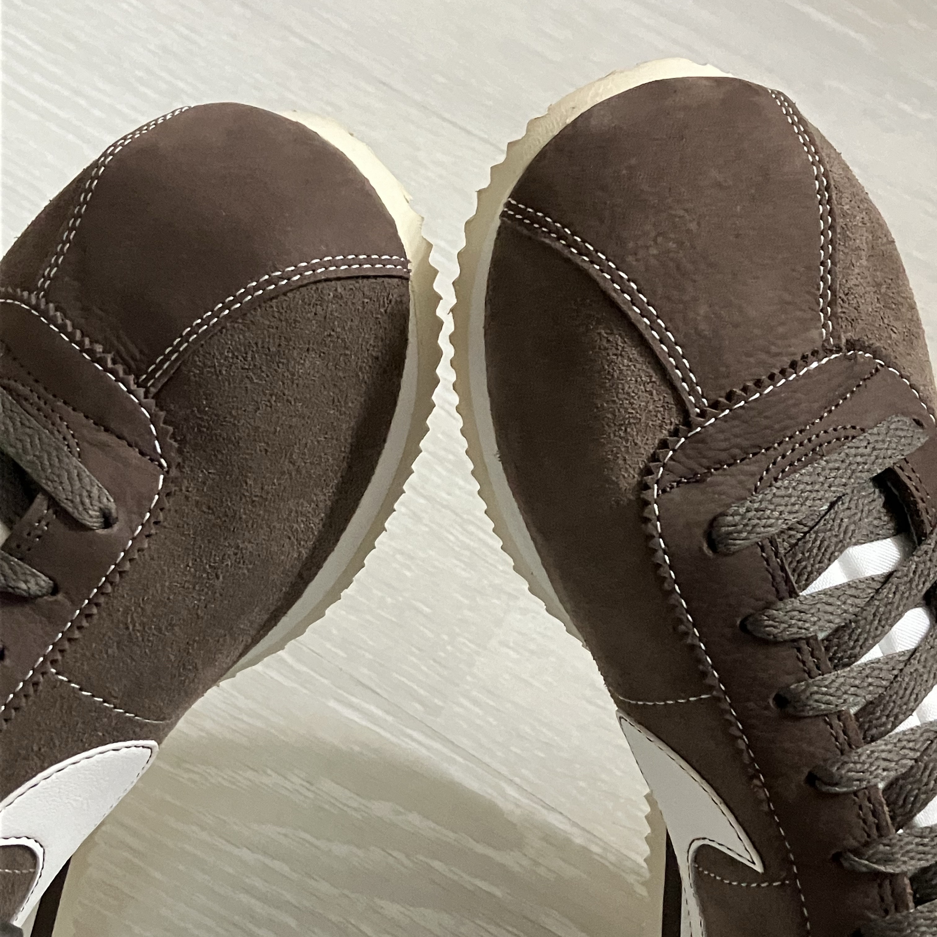 Nike Cortez SE Hangul Day Baroque Brown Sail 착용 스타일 - 3