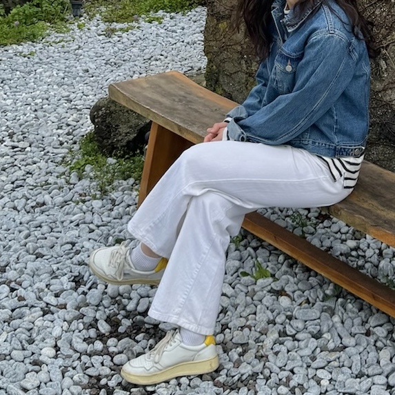 (W) Autry Medalist Low Leather Sneakers White Yellow 착용 스타일 - 2