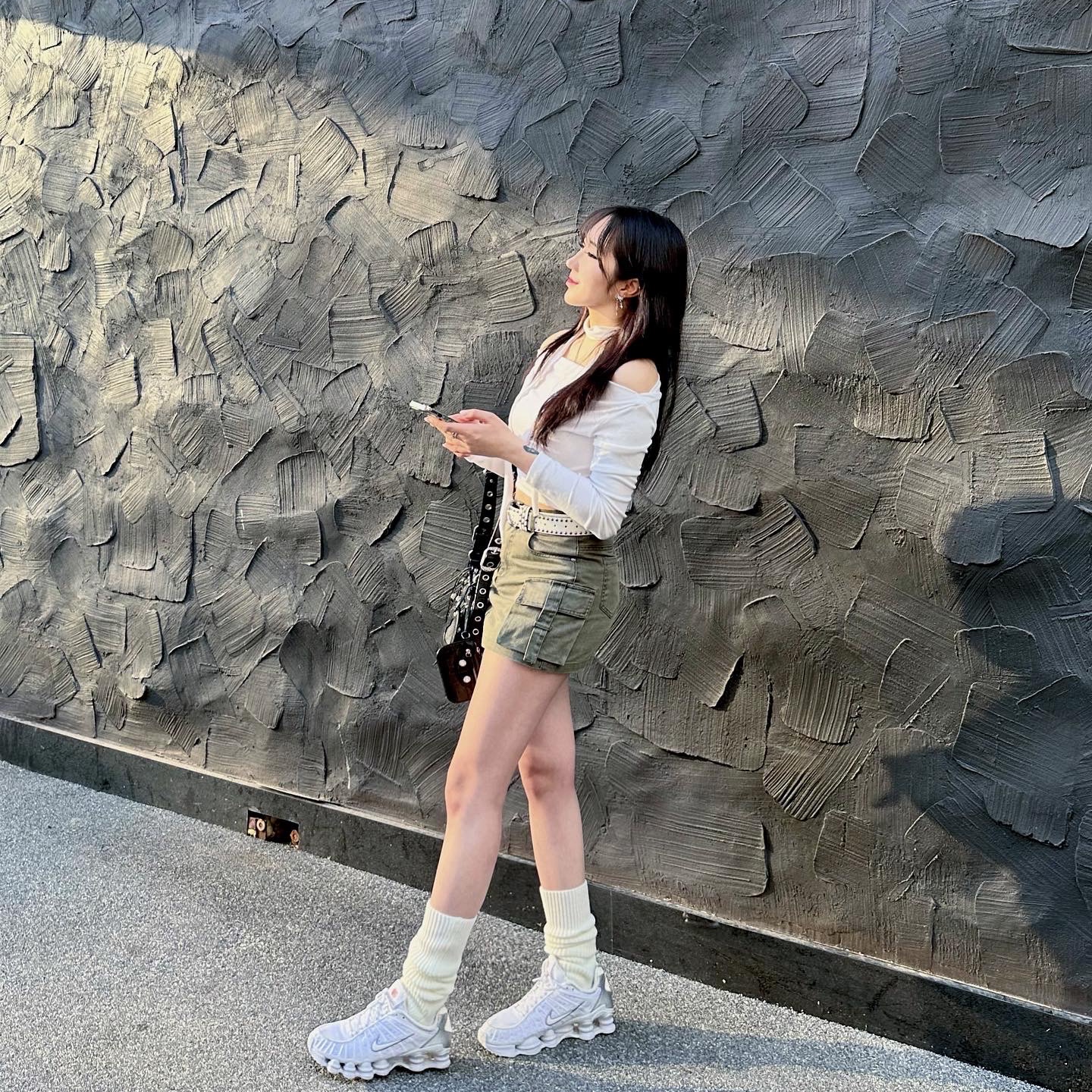 (W) Nike Shox TL White and Max Orange, Balenciaga Arena Lambskin Le Cagole XS Shoulder Bag Black 착용 스타일