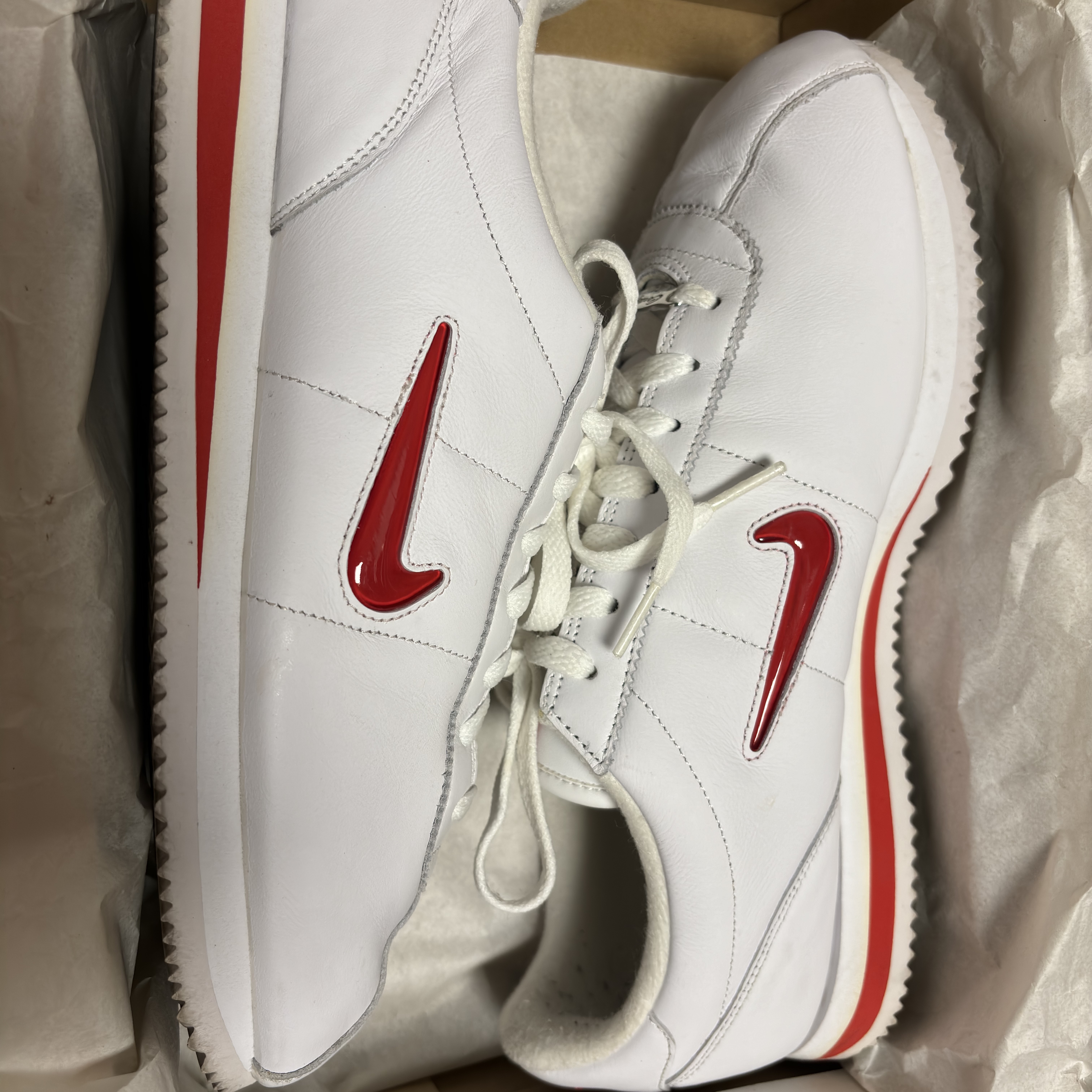 Nike Cortez Basic Jewel Rare Ruby 착용 스타일 - 1