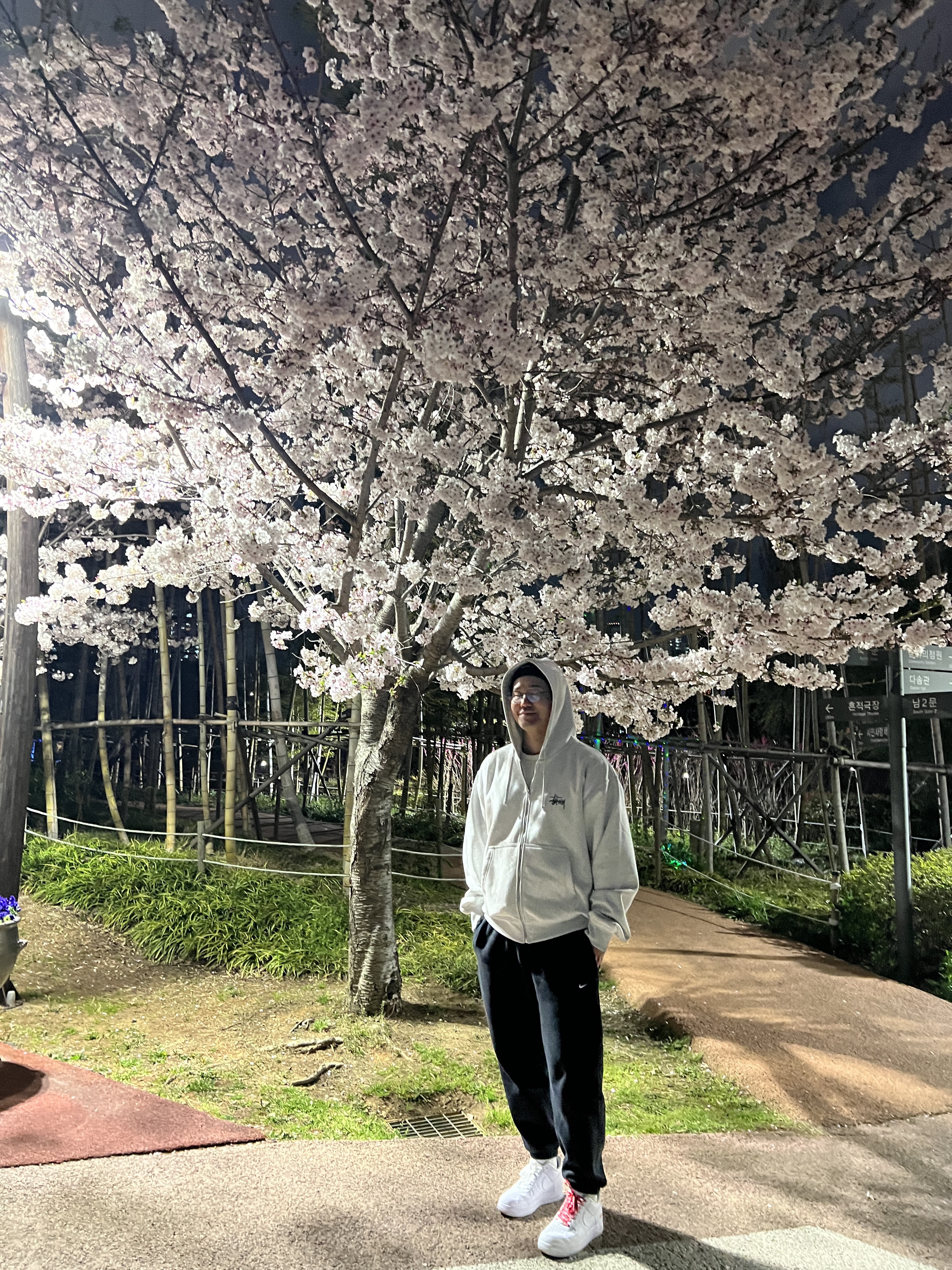 Stussy Basic Stussy Zip Hoodie Ash Heather 2023, Nike x Supreme Air Force 1 Low White 착용 스타일 - 2