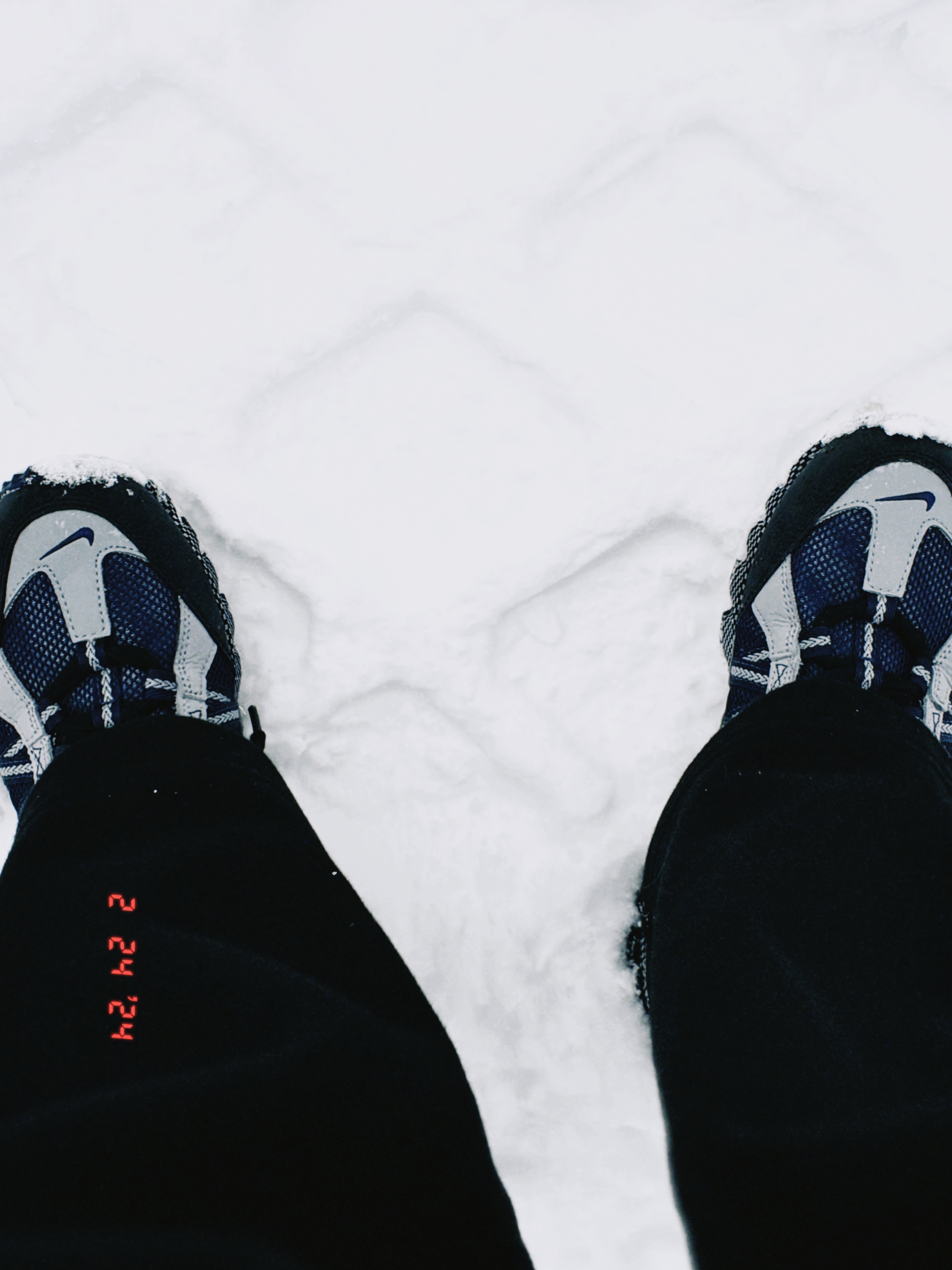 Nike Air Humara Midnight Navy and Obsidian 착용 스타일