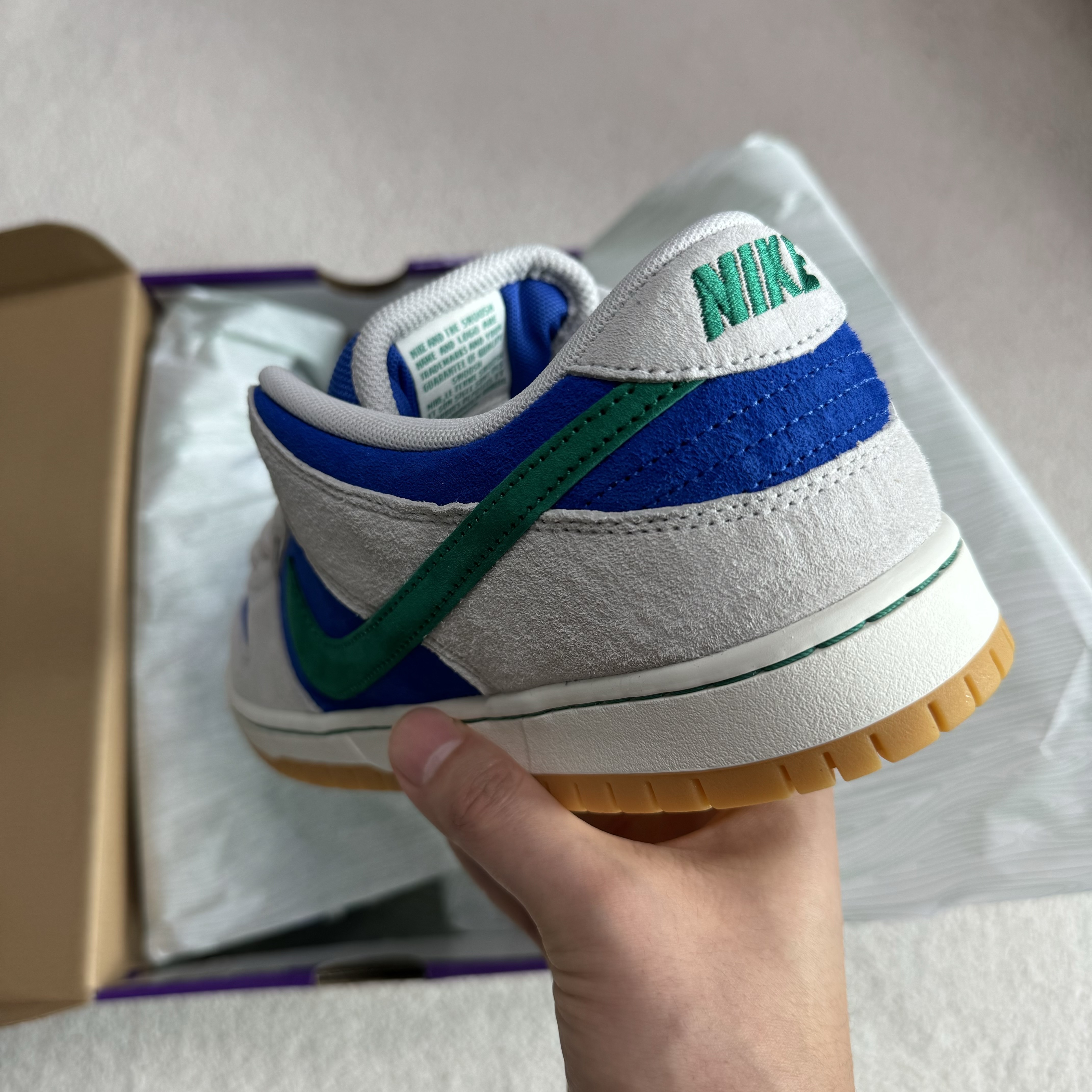 Nike SB Dunk Low Pro Phantom and Hyper Royal 착용 스타일