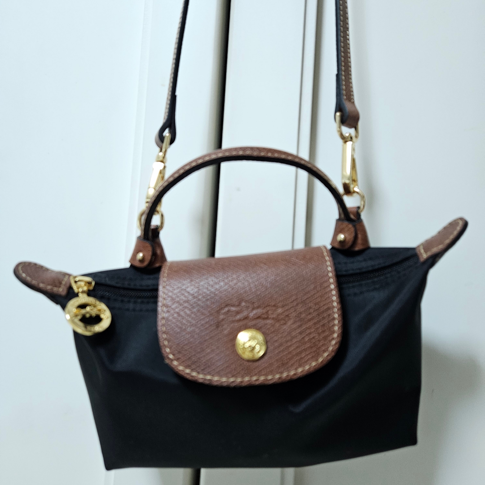 Longchamp Le Pliage Original Handle Pouch Black 착용 스타일