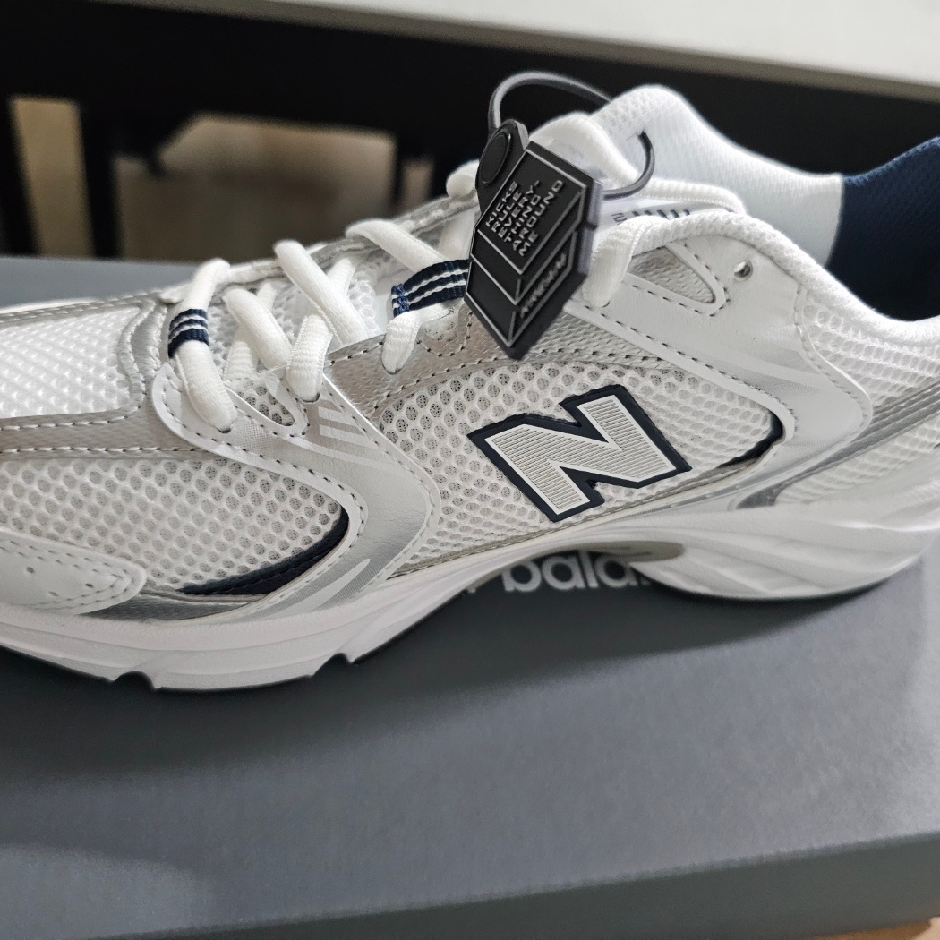 New Balance 530 White 착용 스타일 - 1