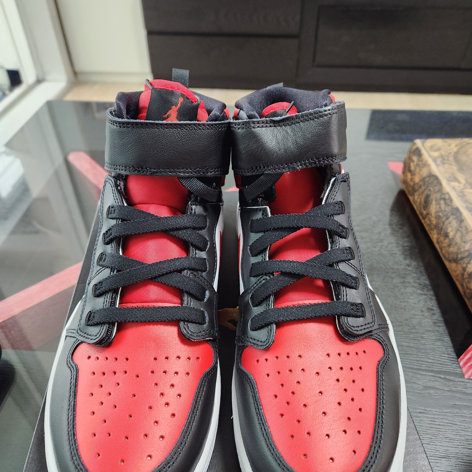 Jordan 1 High FlyEase Black Fire Red 착용 스타일 - 3