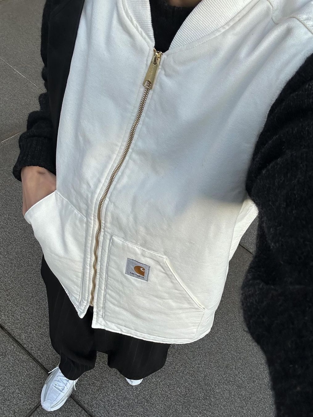Farfromwhat Far Layered Work Pants White, Nike ACG Canyon Farer Pants Light Bone - Asia 착용 스타일 - 4