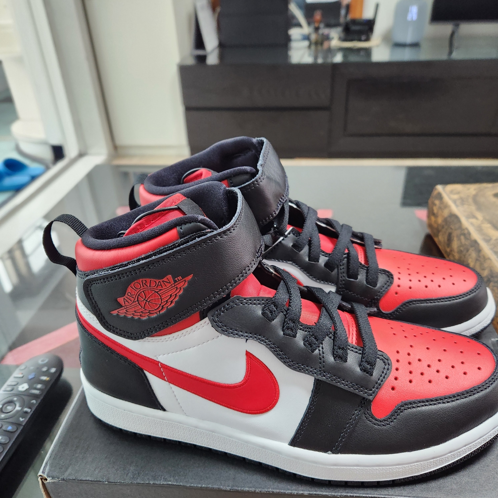 Jordan 1 High FlyEase Black Fire Red 착용 스타일 - 2