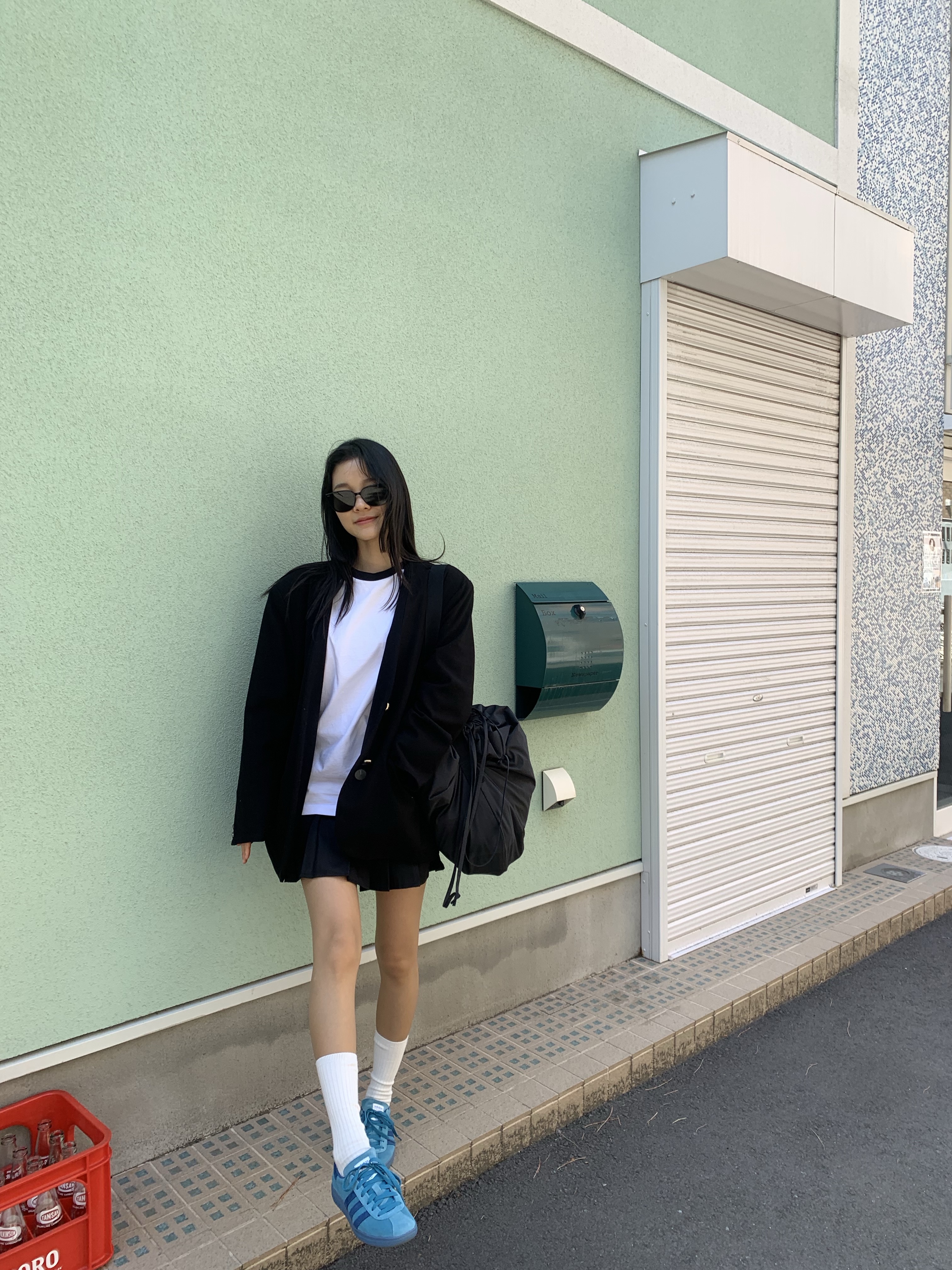 Uniqlo U Drawstring Shoulder Bag Black 착용 스타일 - 1