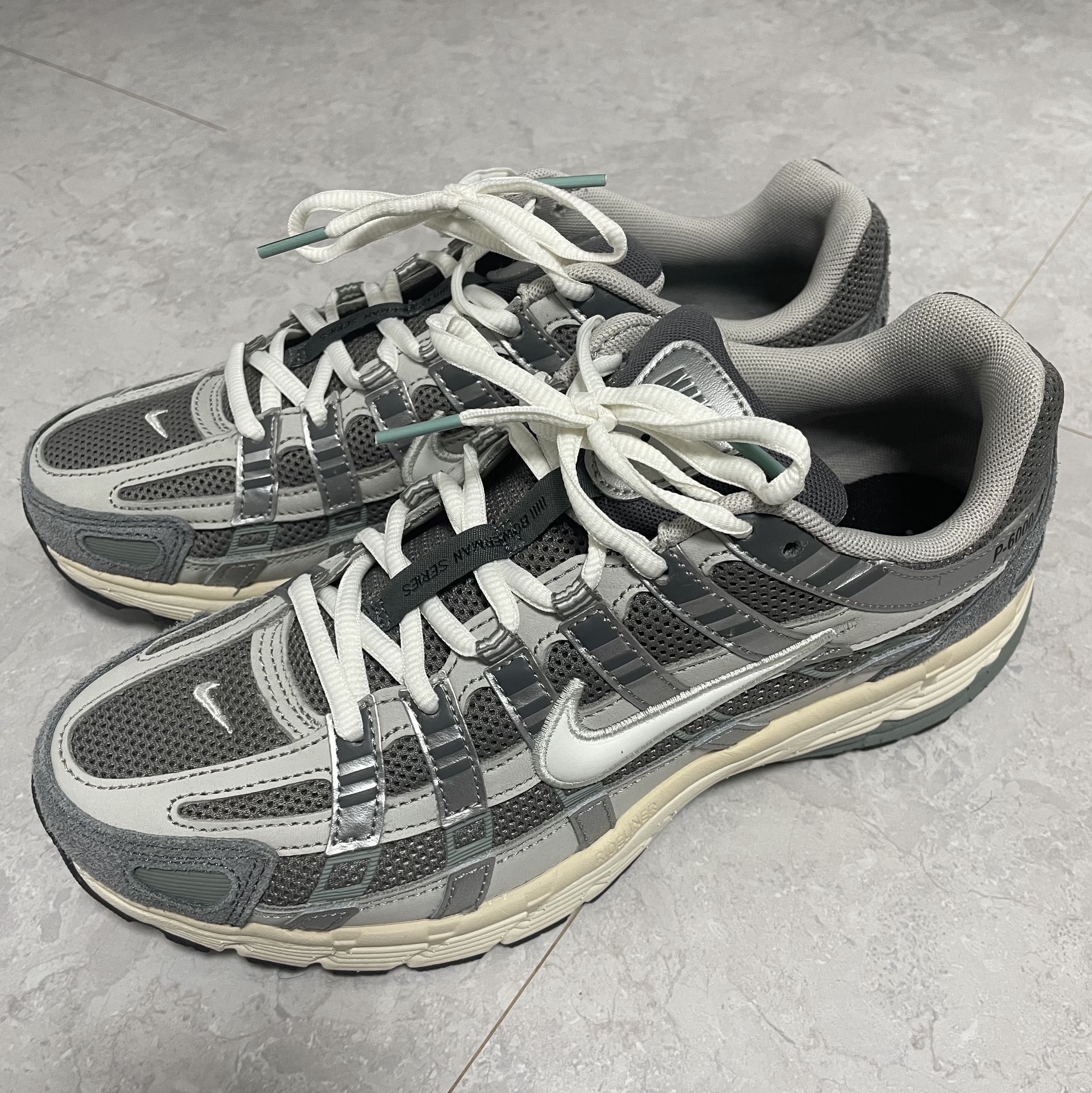 Nike P-6000 Flat Pewter Light Iron Ore 착용 스타일