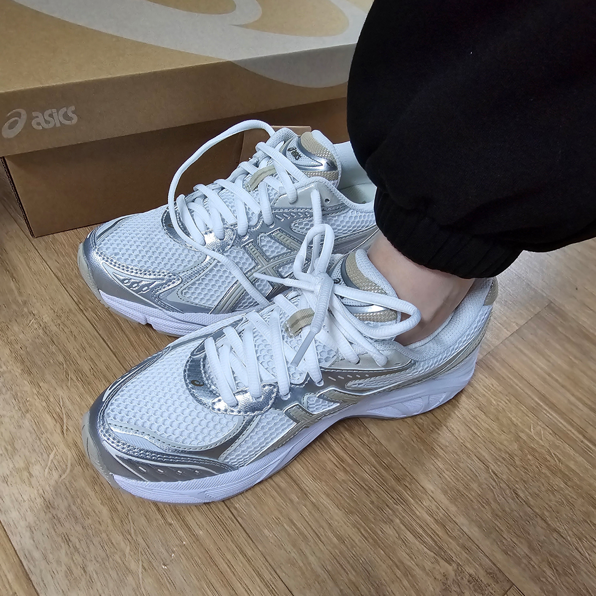 Asics GT-2160 White Putty, Supreme Military Camp Cap Light Blue - 24SS 착용 스타일 - 3