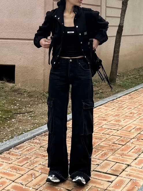 (W) Bohemian Seoul 001 Bomber Jacket Black (23 Ver.), (W) Bohemian Seoul Basic Sleeveless Crop Top Black 착용 스타일 - 1