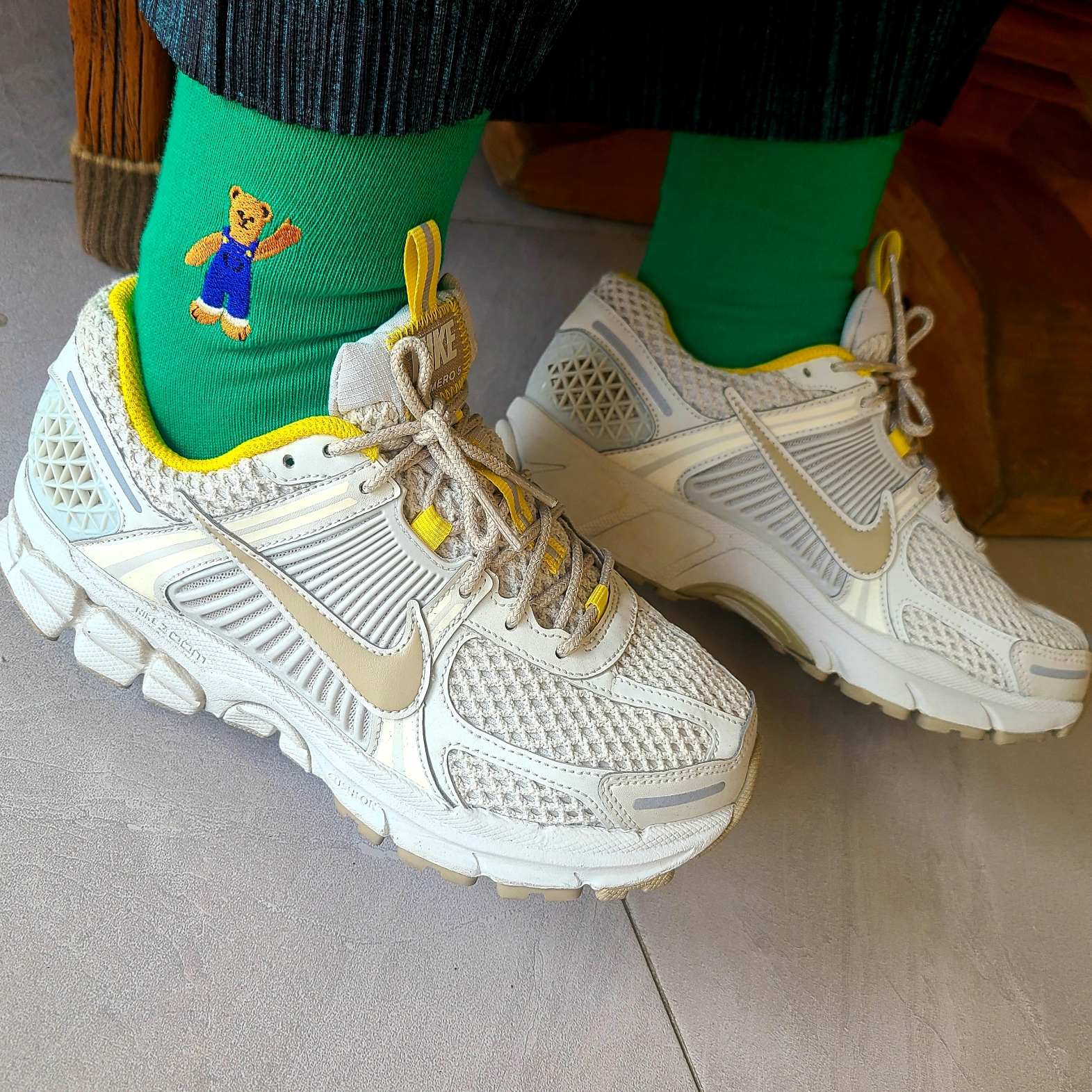 (W) Nike Zoom Vomero 5 Light Bone 착용 스타일