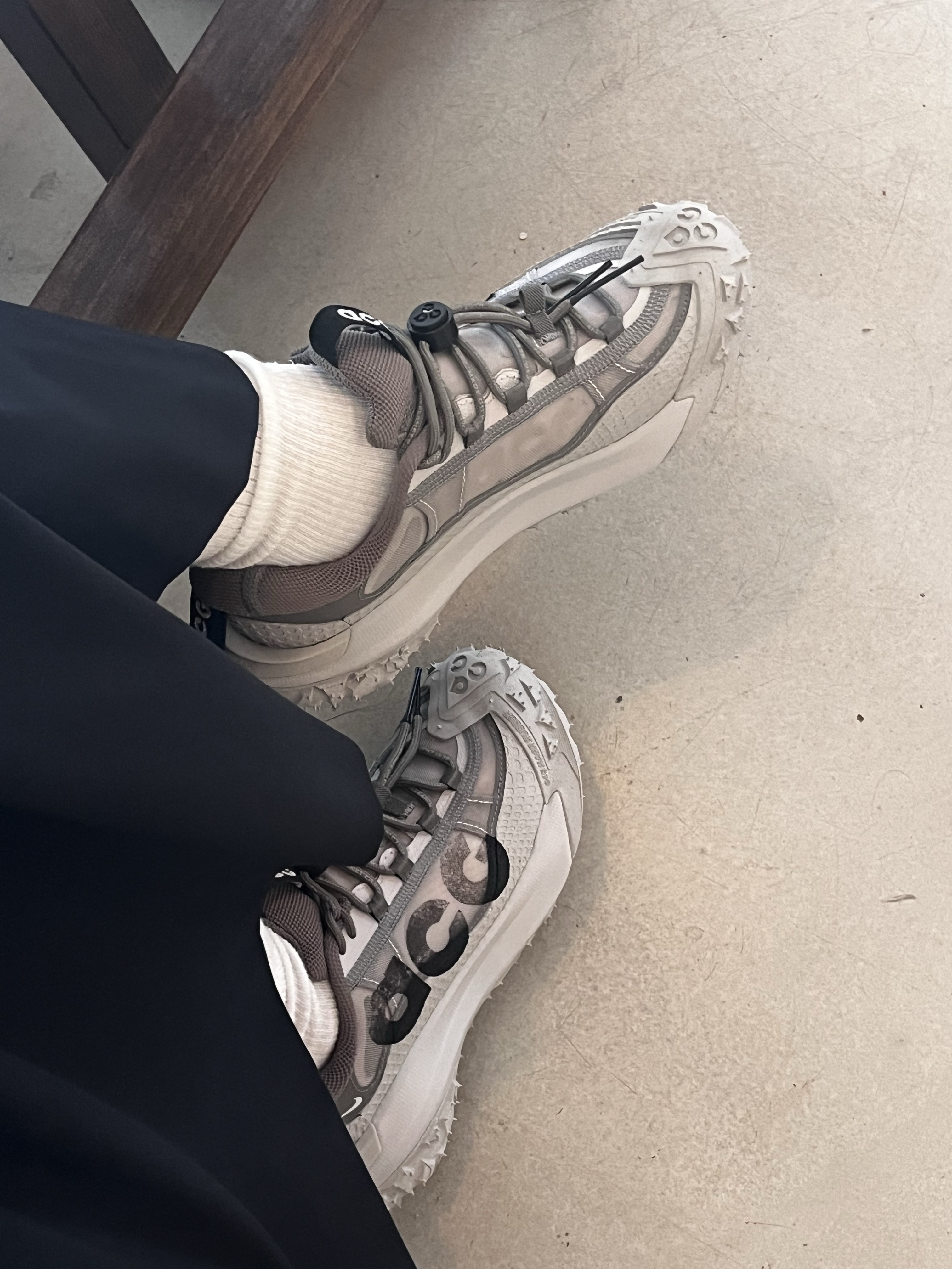 Nike ACG Mountain Fly 2 Low Light Iron Ore Black 착용 스타일