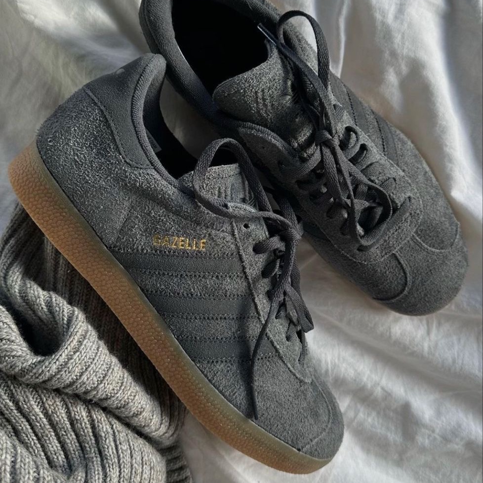 Adidas Gazelle Spezial Core Black 착용 스타일 - 2