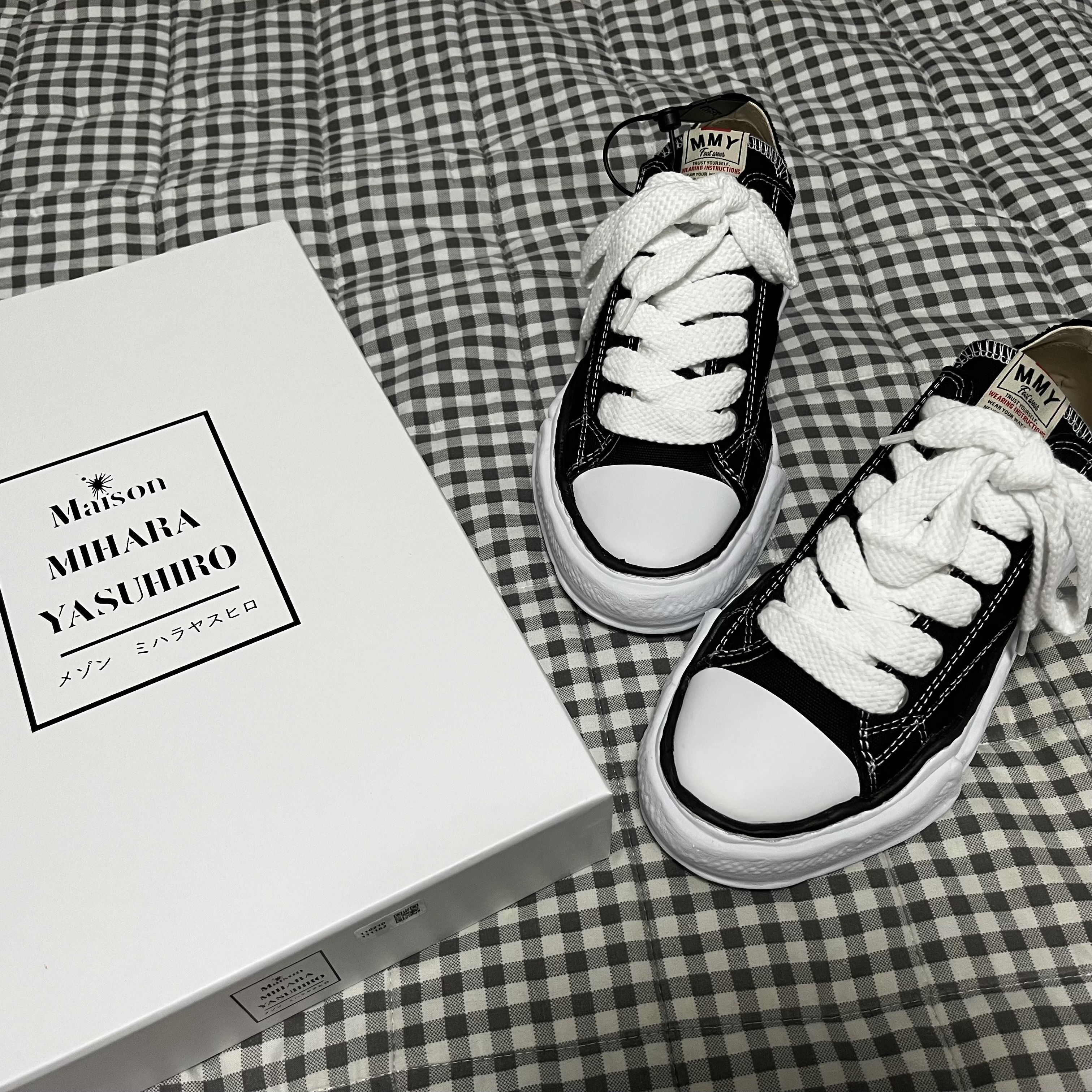 Maison Mihara Yasuhiro Peterson OG Sole Canvas Low Sneakers Black 착용 스타일
