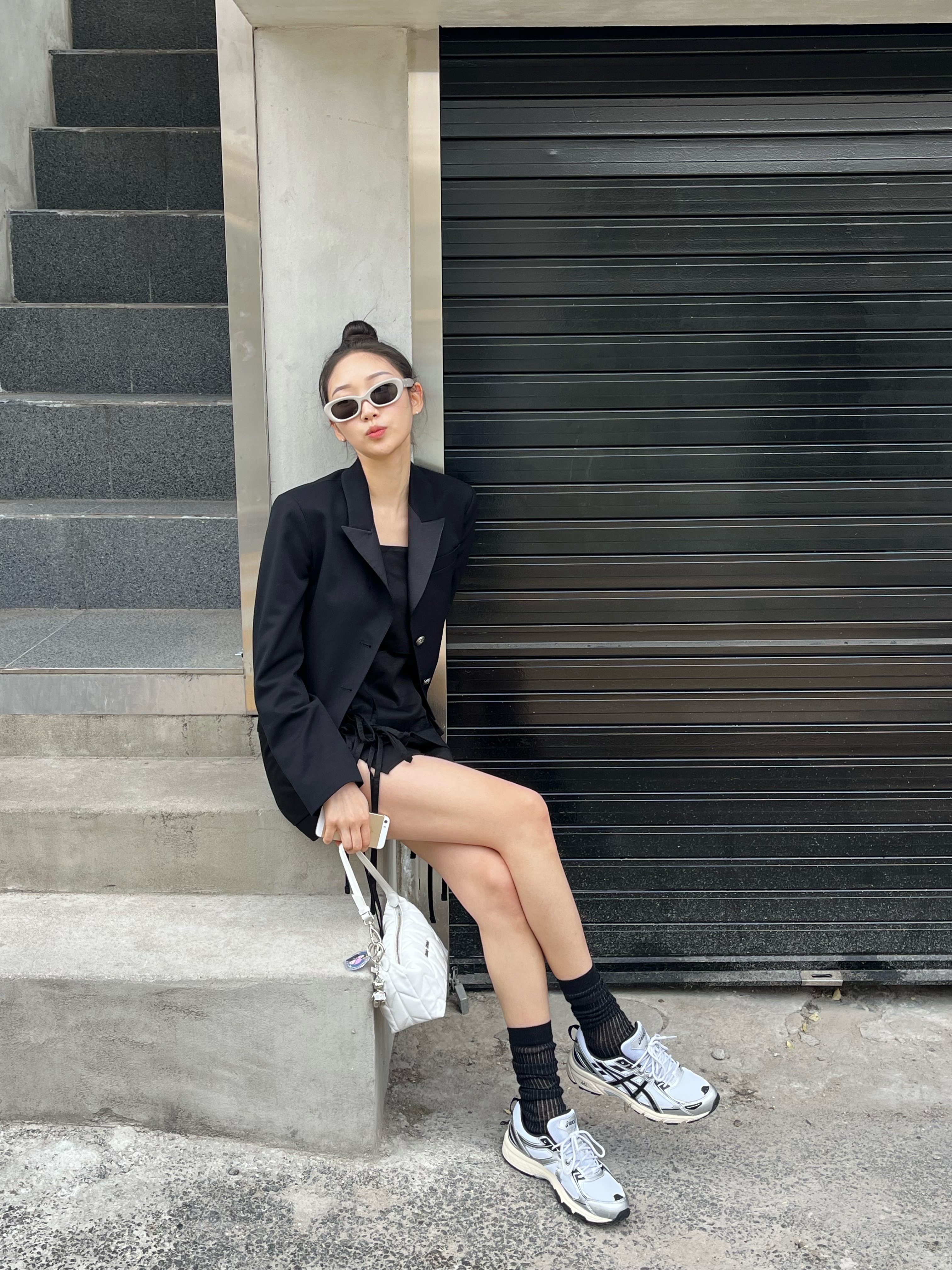 Gentle Monster x Maison Margiela MM004 Grey Black, Miu Miu Spirit Matelasse Patent Leather Mini Bag White 착용 스타일