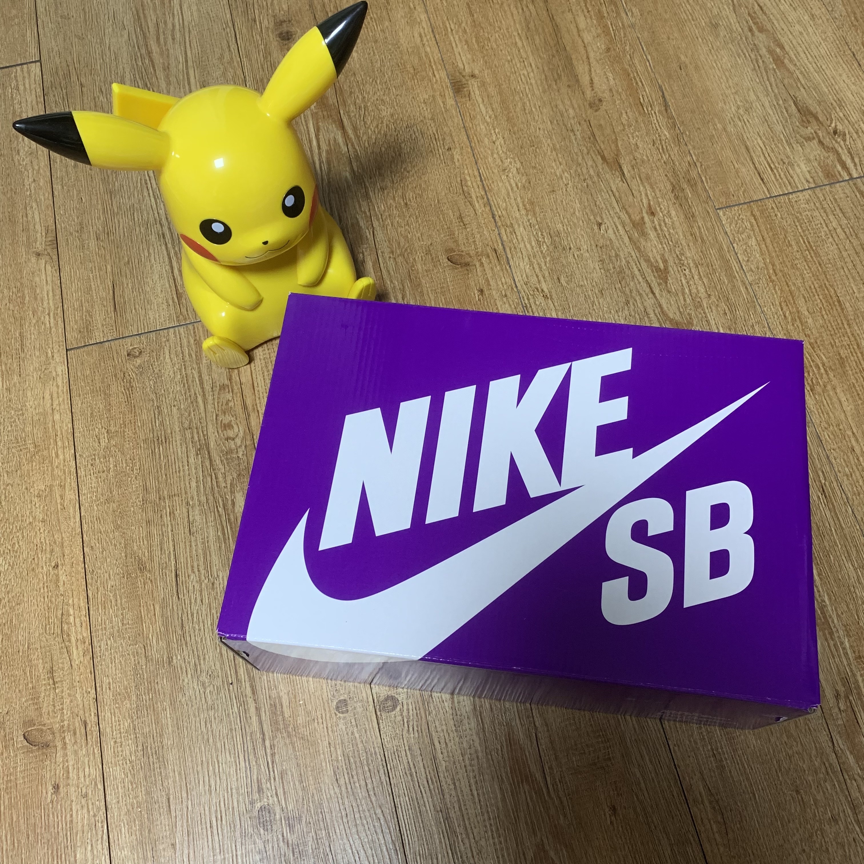 Nike SB Dunk Low Pro Phantom and Hyper Royal 착용 스타일 - 1