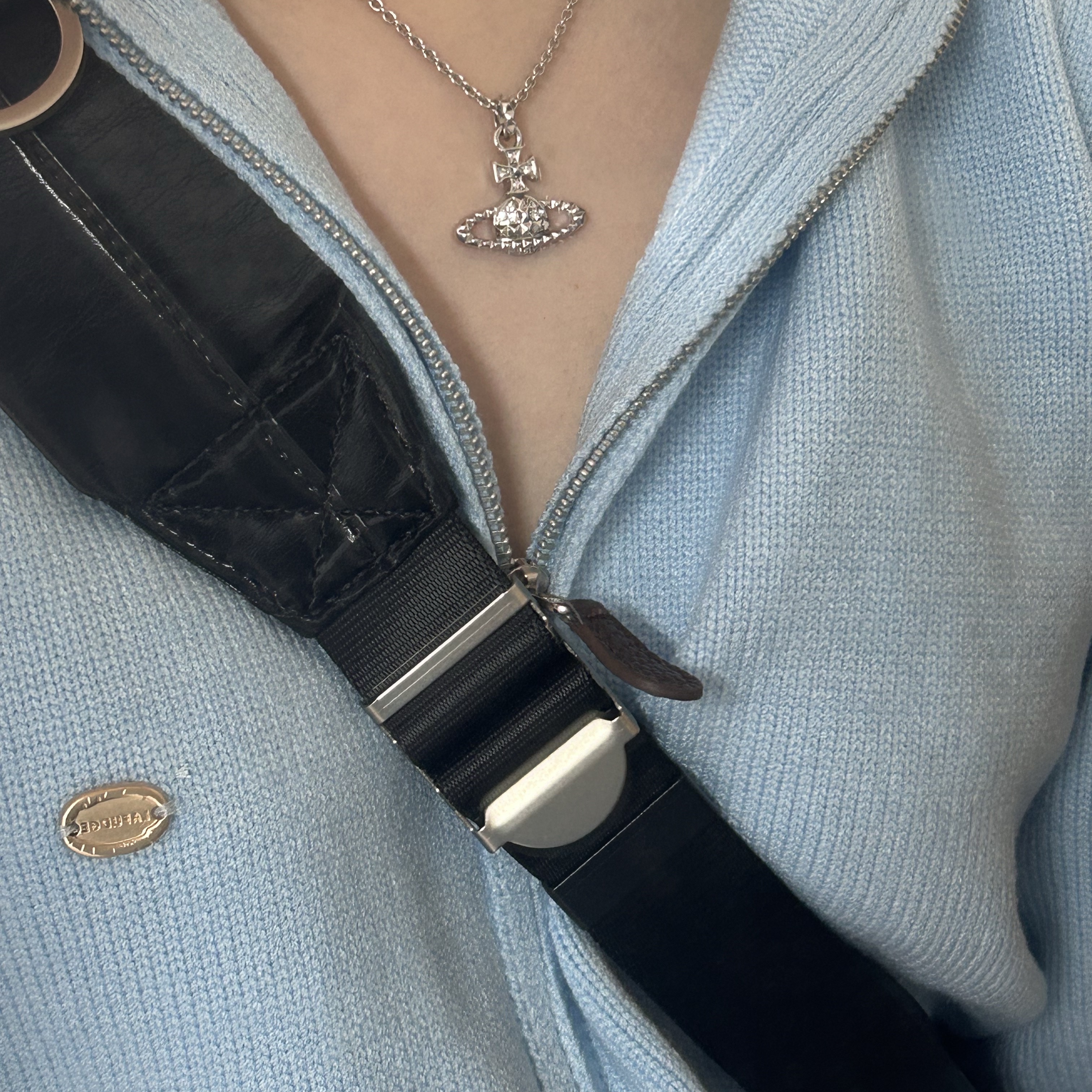 Vivienne Westwood Mayfair Bas Relief Pendant Silver 착용 스타일