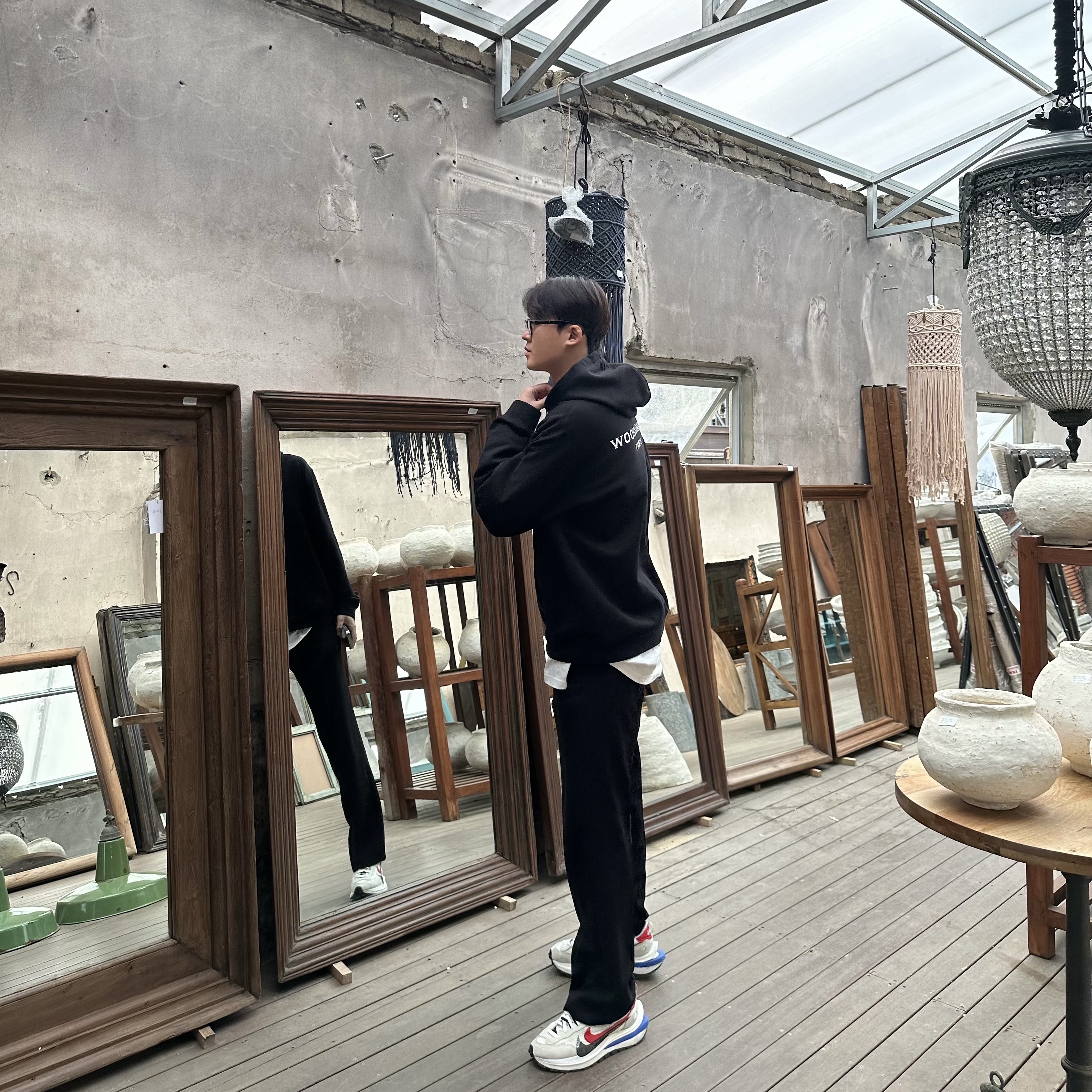 Wooyoungmi Back Logo Hoodie Black - 23FW, Nike x Sacai VaporWaffle Royal Fuchsia 착용 스타일