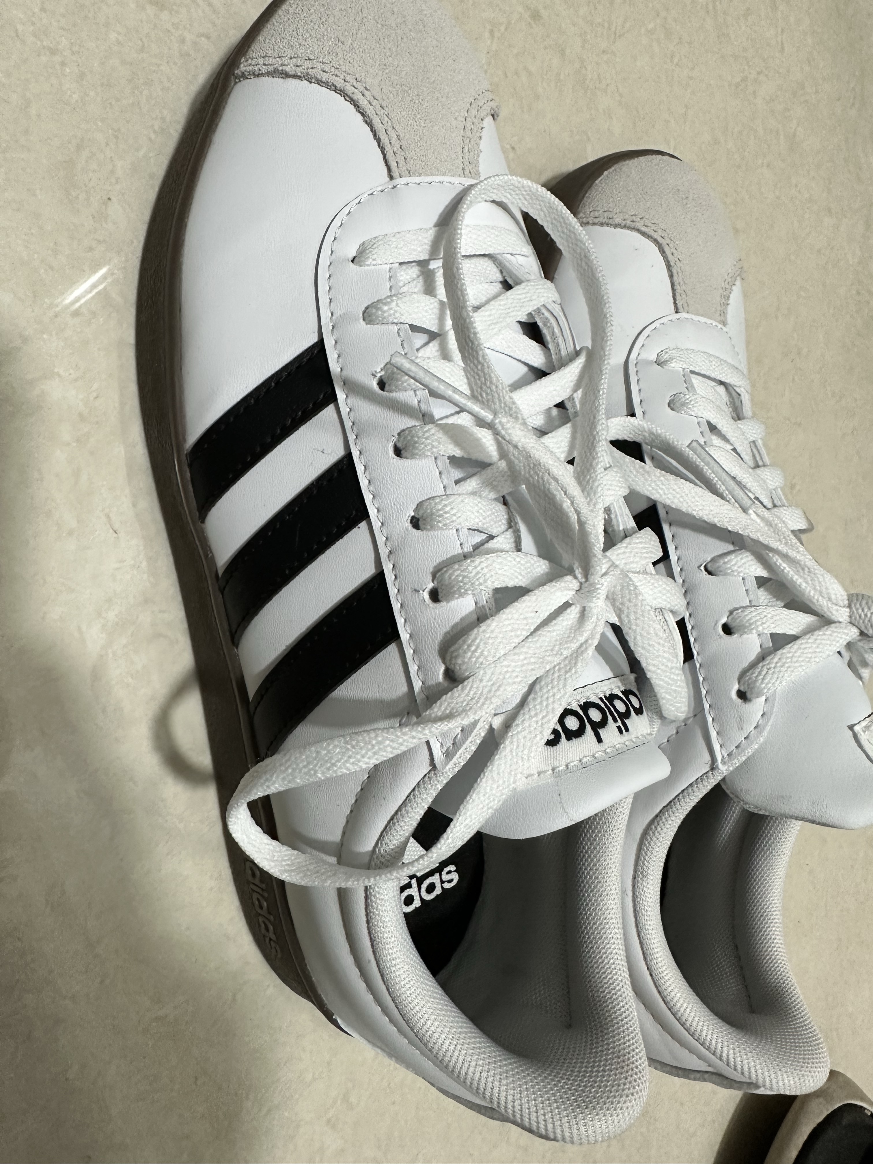 Adidas VL Court Base Cloud White Core Black 착용 스타일 - 2