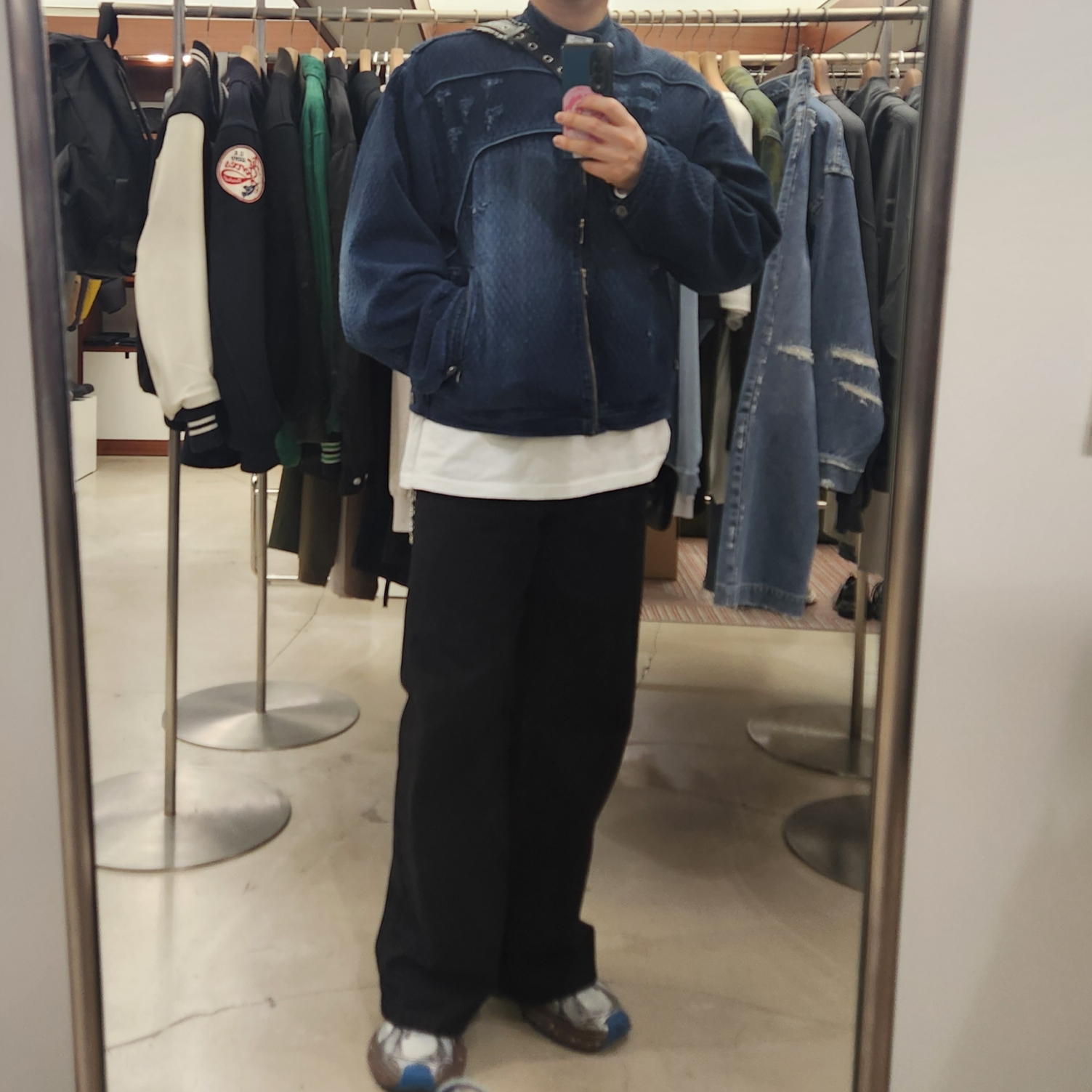 Balenciaga 3XL Sneakers Worn Out Grey White Blue 착용 스타일