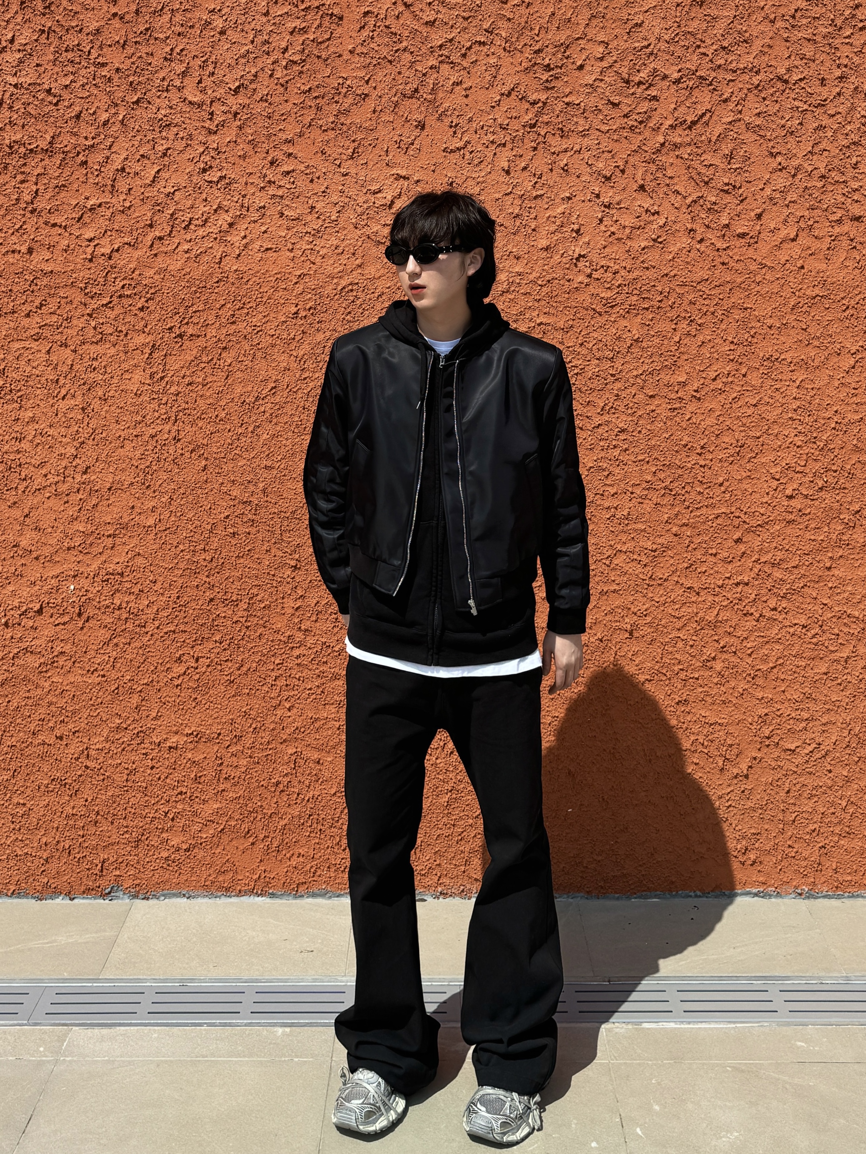 Gentle Monster x Maison Margiela MM005 Black Black, Nonnod Flared Pants Black 착용 스타일 - 2