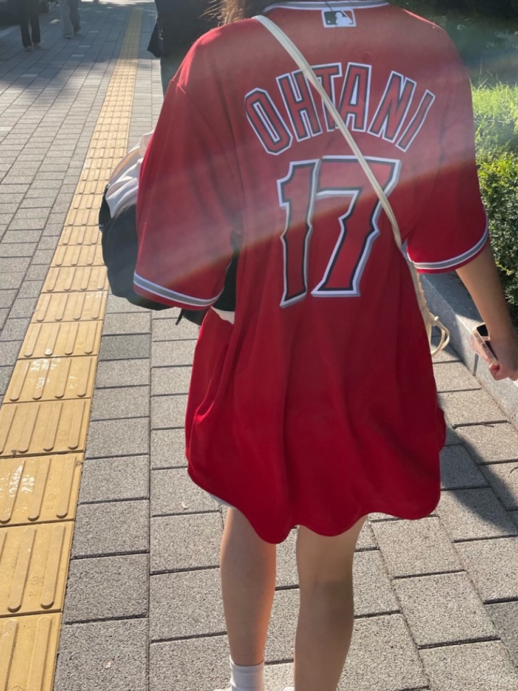 BDNS x LG TWINS 2023 Champions Jumper Black, BDNS x LG TWINS Dugout Jacket Red 착용 스타일 - 3