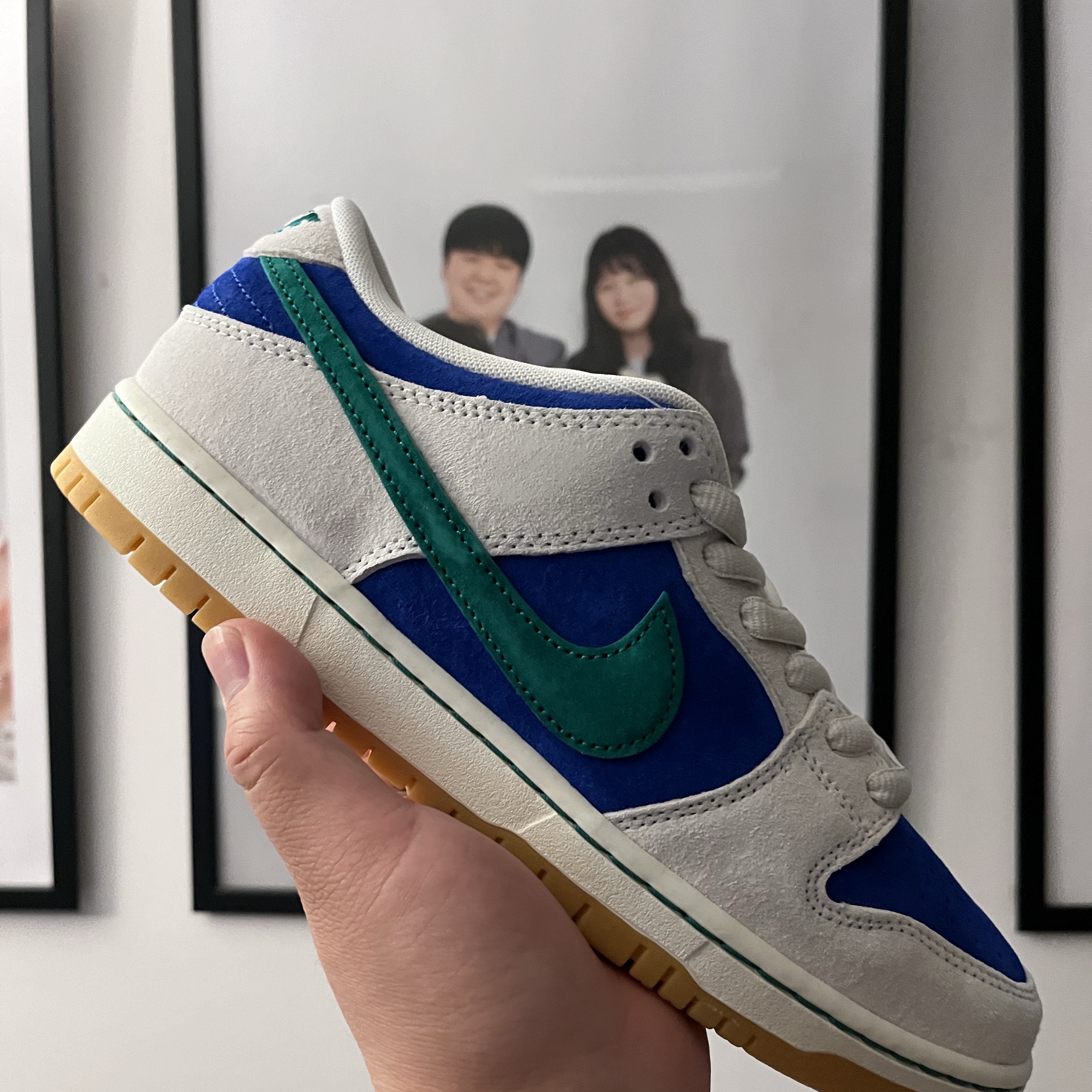 Nike SB Dunk Low Pro Phantom and Hyper Royal 착용 스타일