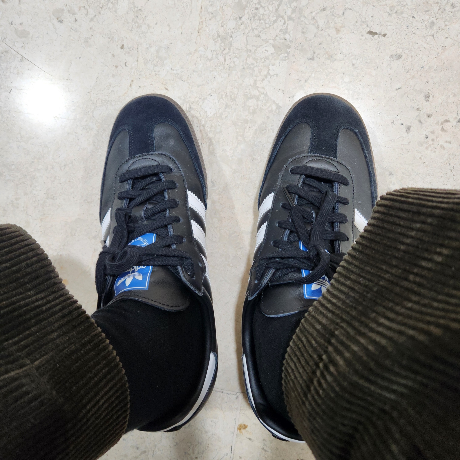 Adidas Samba OG Black White Gum 착용 스타일
