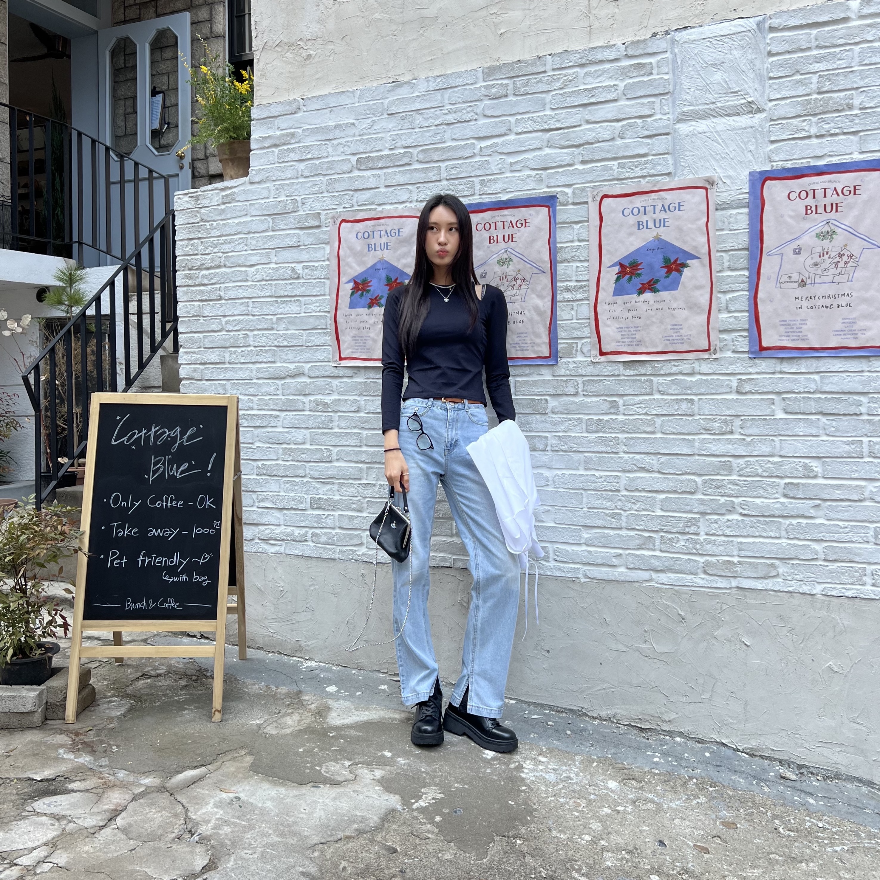 Dr. Martens 1461 Mono Black, Vivienne Westwood Vegan Leather Granny Frame Purse Black 착용 스타일 - 2