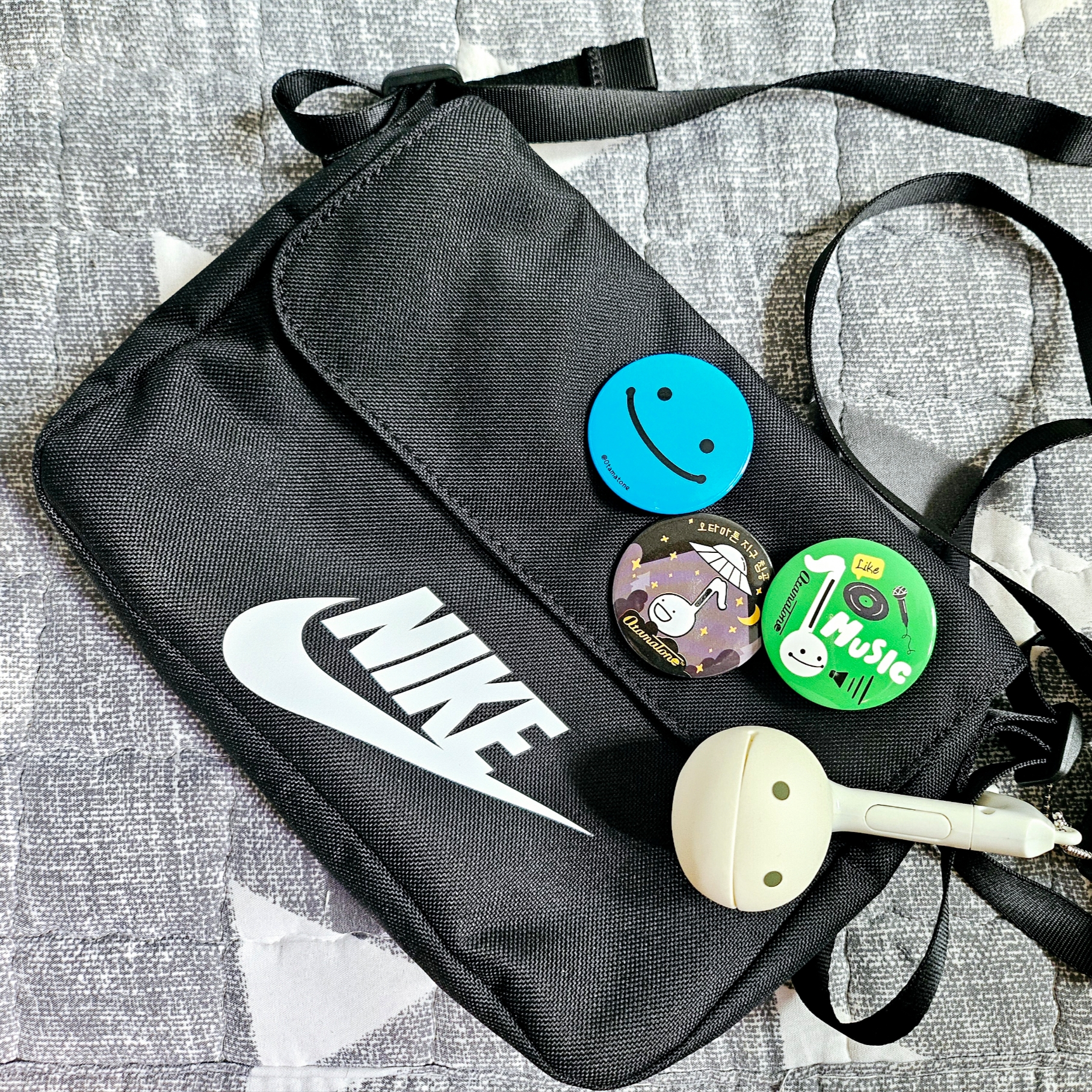 Nike NSW Futura 365 Crossbody Bag 3L Black 착용 스타일