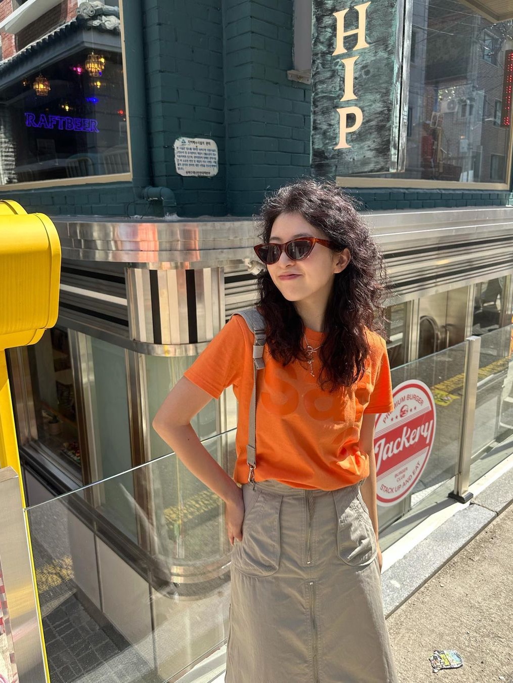 [KREAM 단독] Safarispot 1/2 Basic Safari T-Shirt White, [KREAM 단독] Safarispot 1/2 Basic Safari T-Shirt Orange 착용 스타일