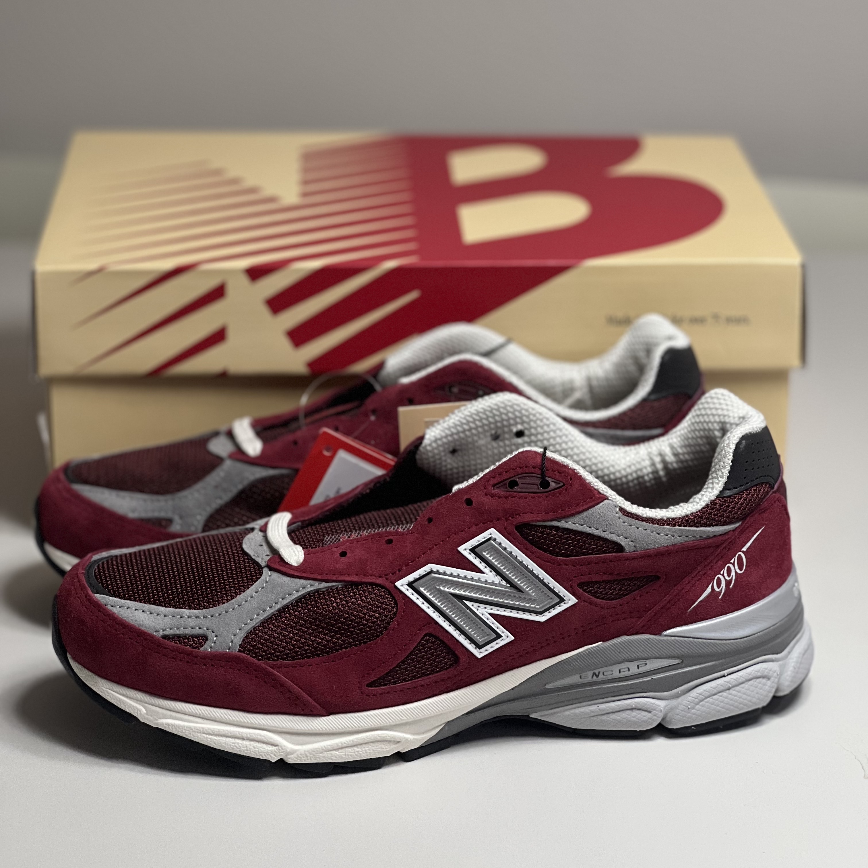 New Balance 990v3 Made in USA Scarlet Marblehead 착용 스타일
