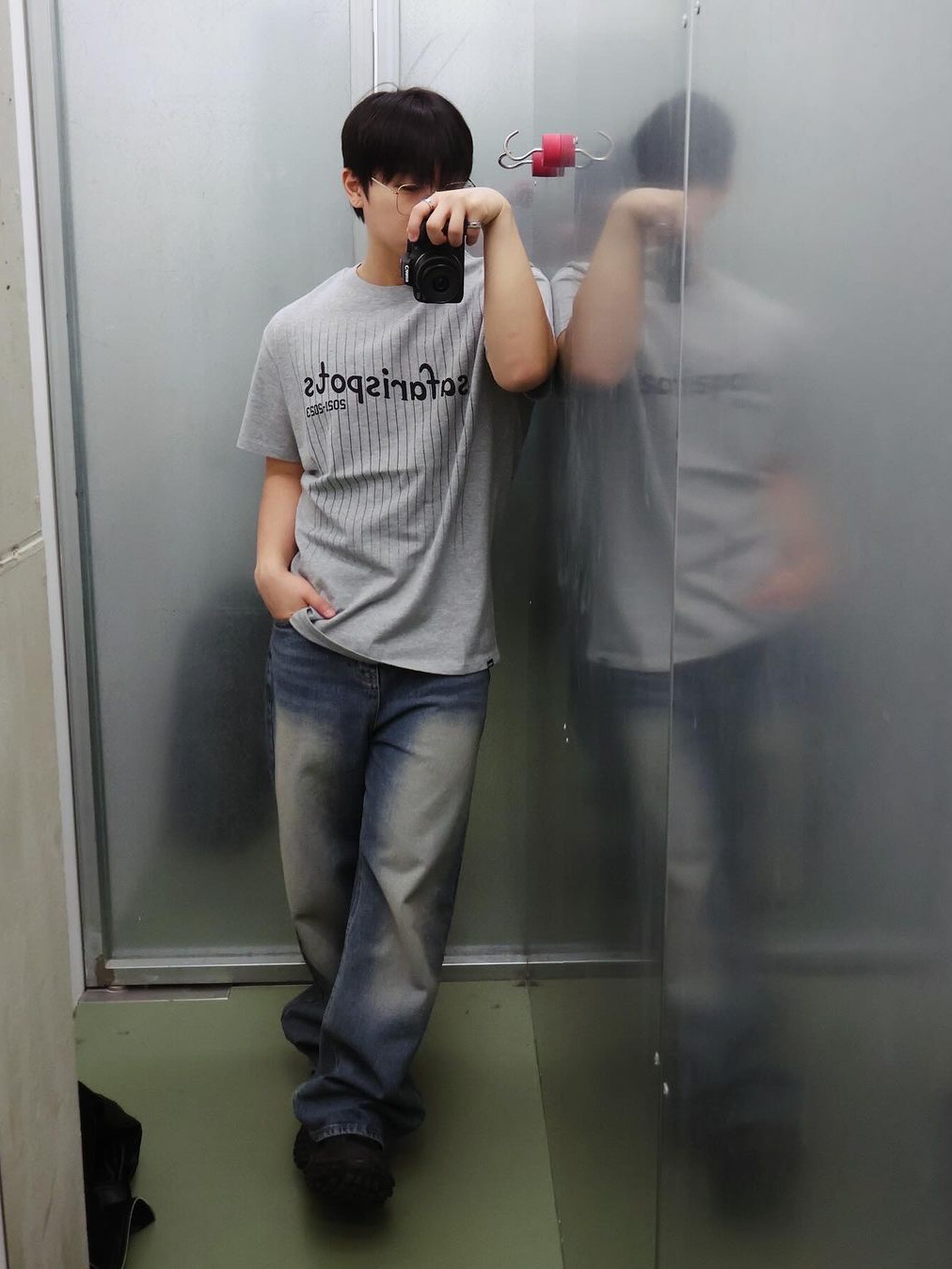 Safarispot Safarispots Magazine Tee Gray, Safarispot Safarispots Magazine Tee White 착용 스타일