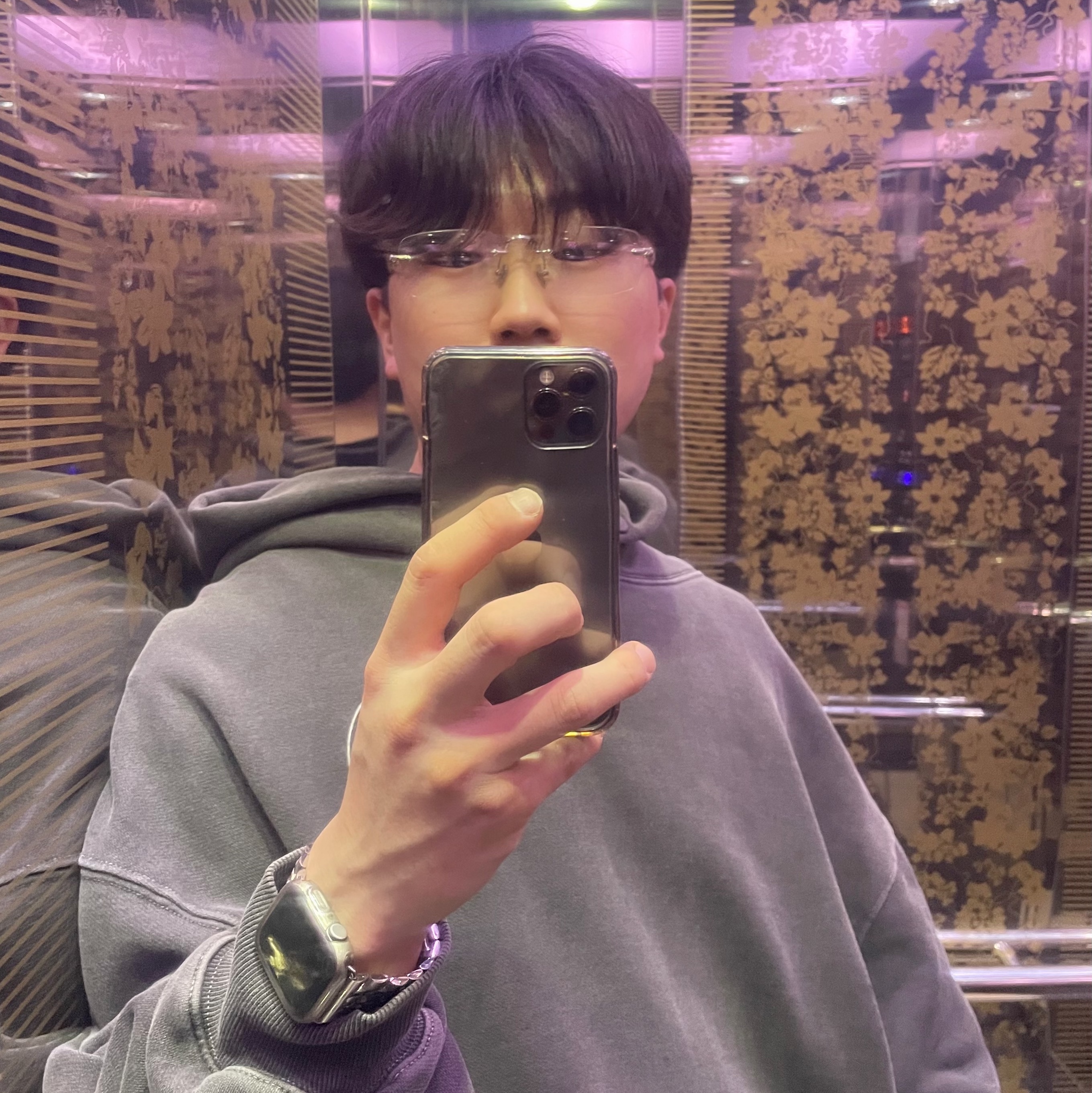 Punch Drunk Parties Circle Logo Garment Dyed Hoodie Charcoal 착용 스타일