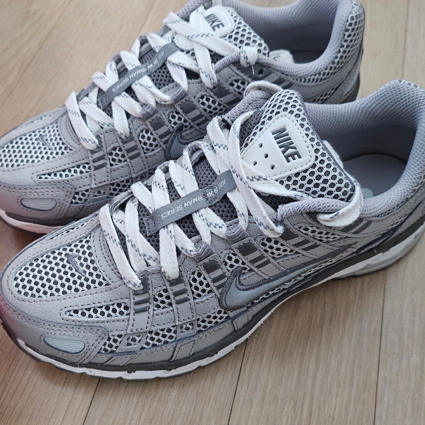 Nike P-6000 PRM Light Iron Ore 착용 스타일