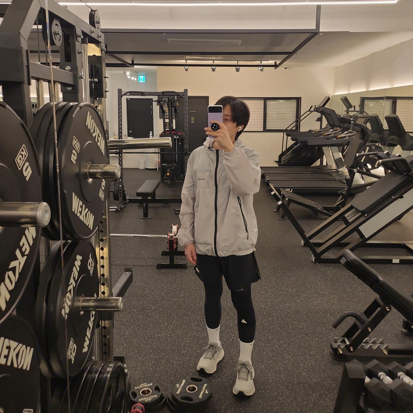 Hoka Bondi 8 Shark Grey - Wide, Hoka Bondi 8 Black - Wide 착용 스타일 - 1