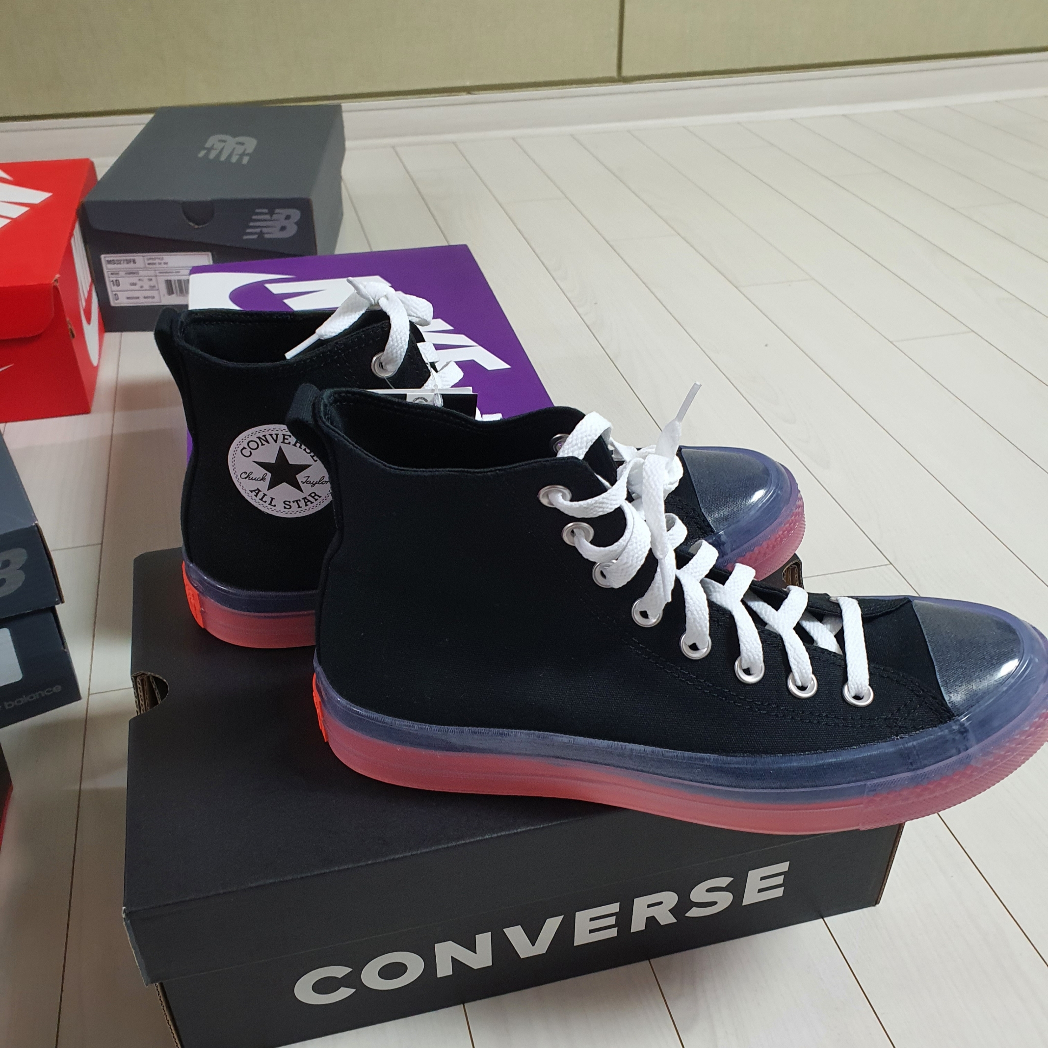 Converse Chuck Taylor All Star CX High Black Wild Mango 착용 스타일 - 2