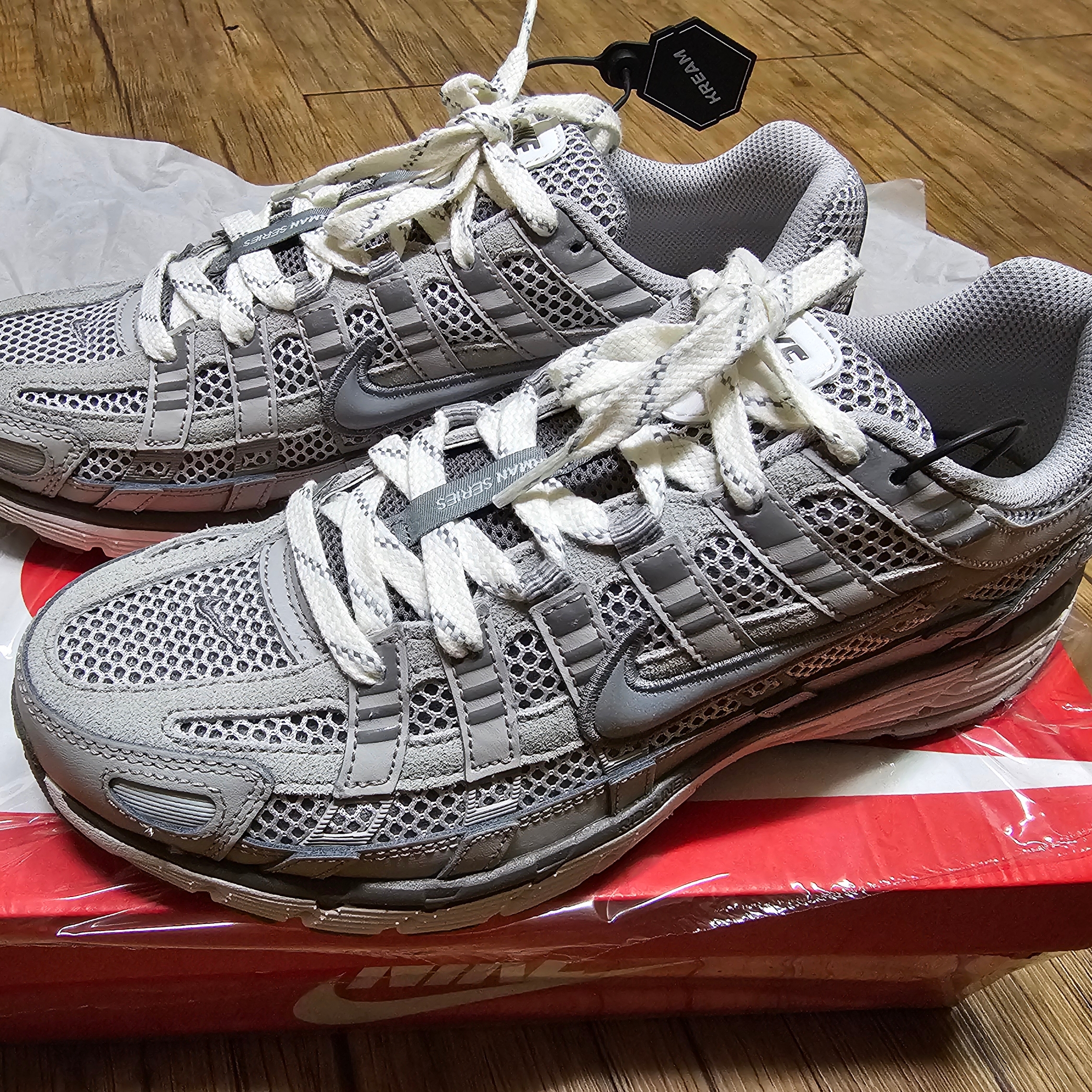 Nike P-6000 PRM Light Iron Ore 착용 스타일 - 3