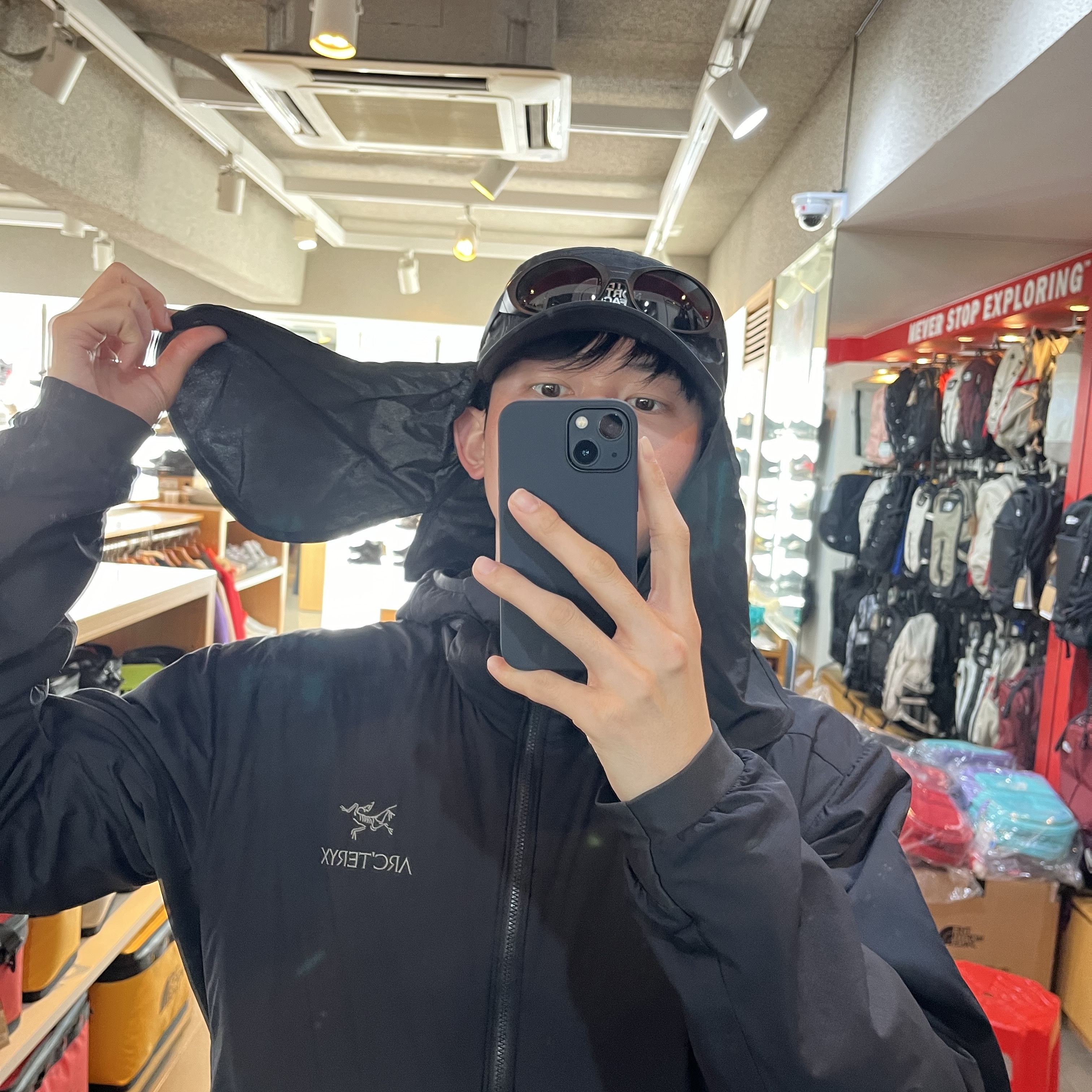 Oakley Eye Jacket Redux Matte Black Frame Prizm Grey Lenses High Bridge Fit 착용 스타일 - 2