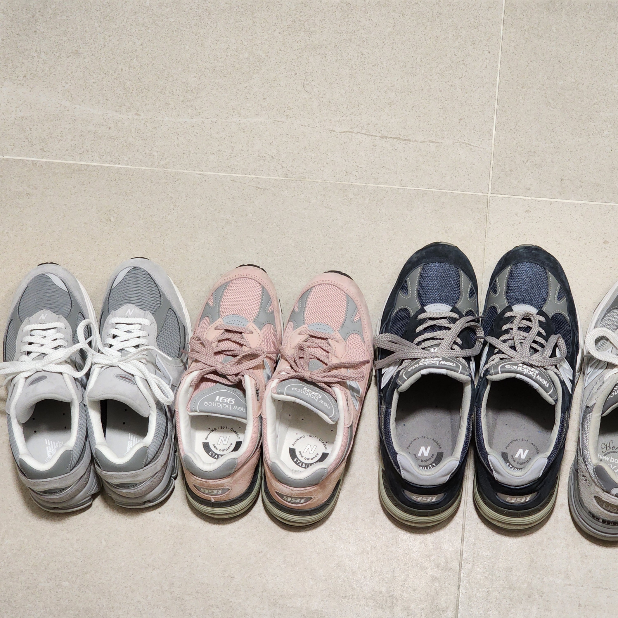 New Balance 2002R Gore-Tex Concrete Harbor Grey, (W) New Balance 991 Made in UK Shy Pink 착용 스타일 - 2
