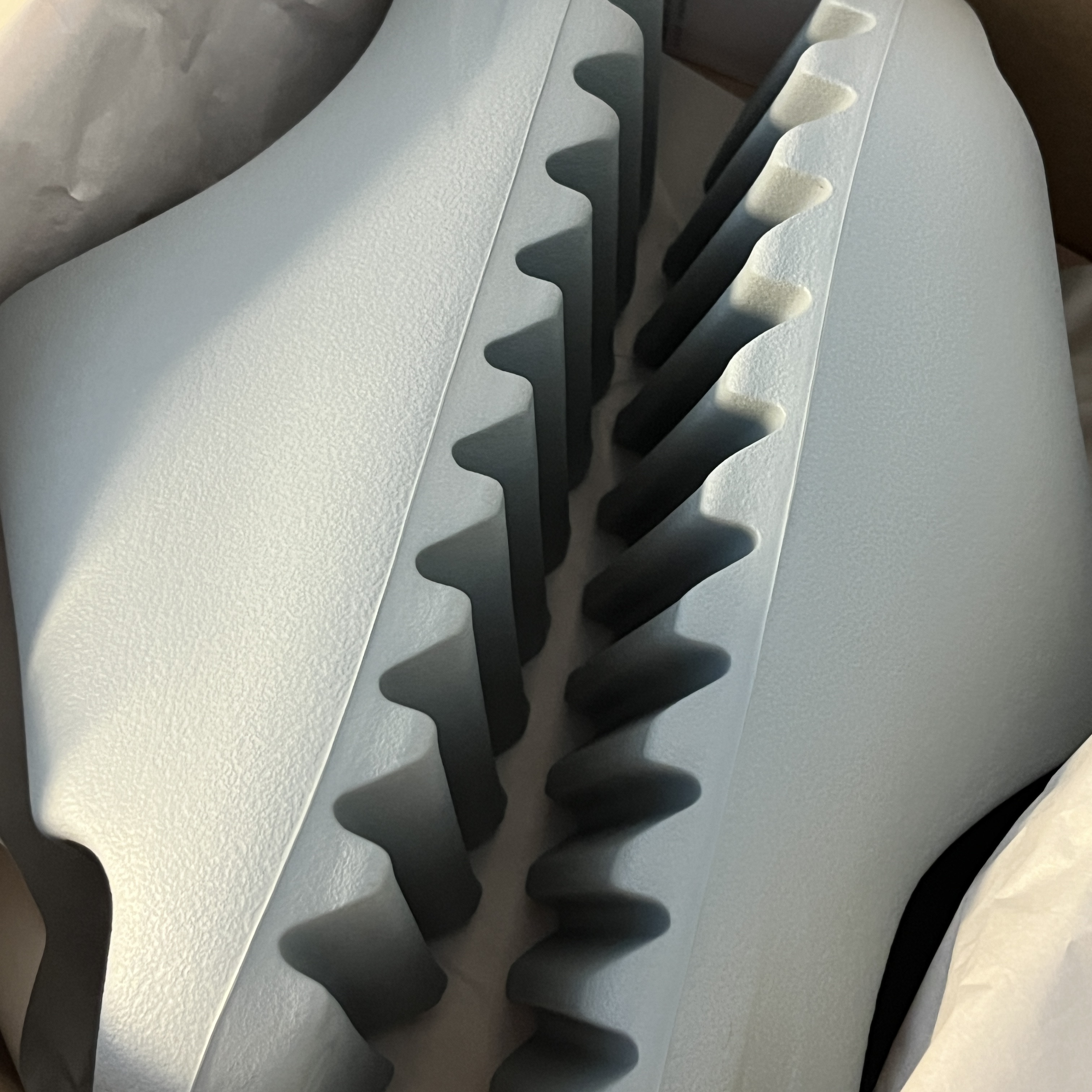 Adidas Yeezy Slide Salt 착용 스타일