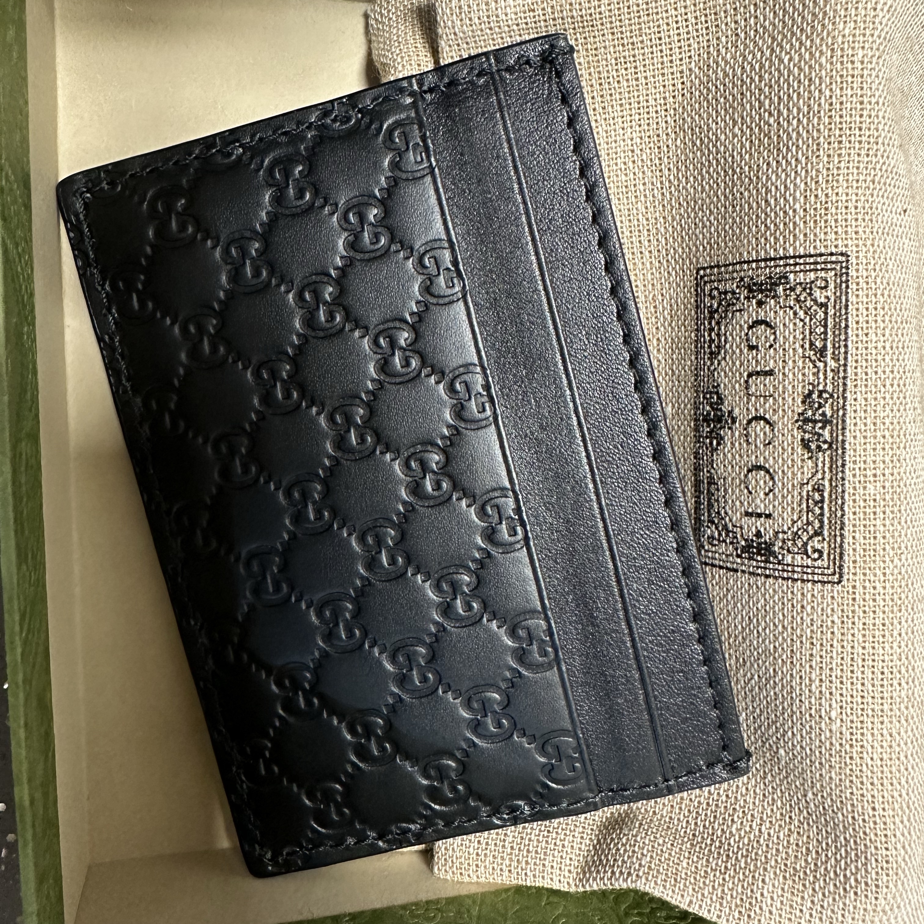 Gucci Micro GG Ssima Card Case Black 착용 스타일 - 1